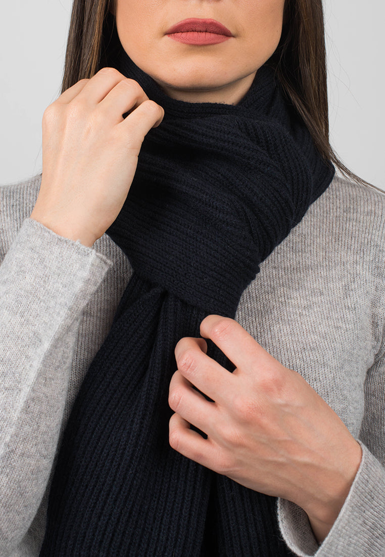 Écharpe femme côtes anglaises 100 % cachemire, coloris Bleu, vue 4 | Dalle Piane Cashmere
