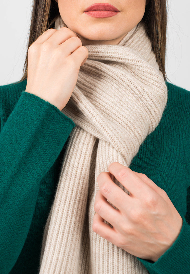 Écharpe femme côtes anglaises 100 % cachemire, coloris Beige, vue 4 | Dalle Piane Cashmere