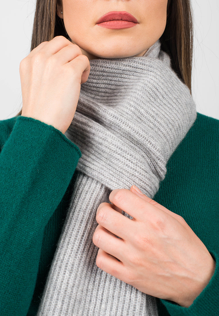 Écharpe femme côtes anglaises 100 % cachemire, coloris Gris, vue 4 | Dalle Piane Cashmere