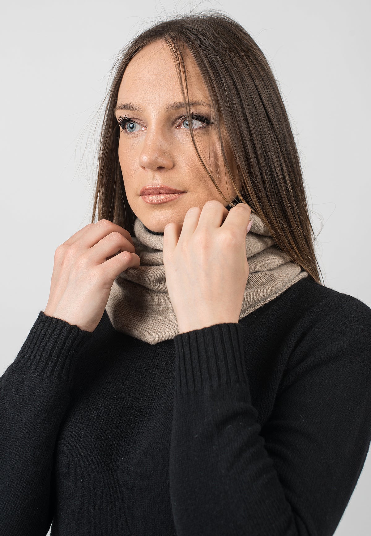 Sciarpa anello in cashmere rigenerato, colore Beige, vista 2 | Dalle Piane Cashmere