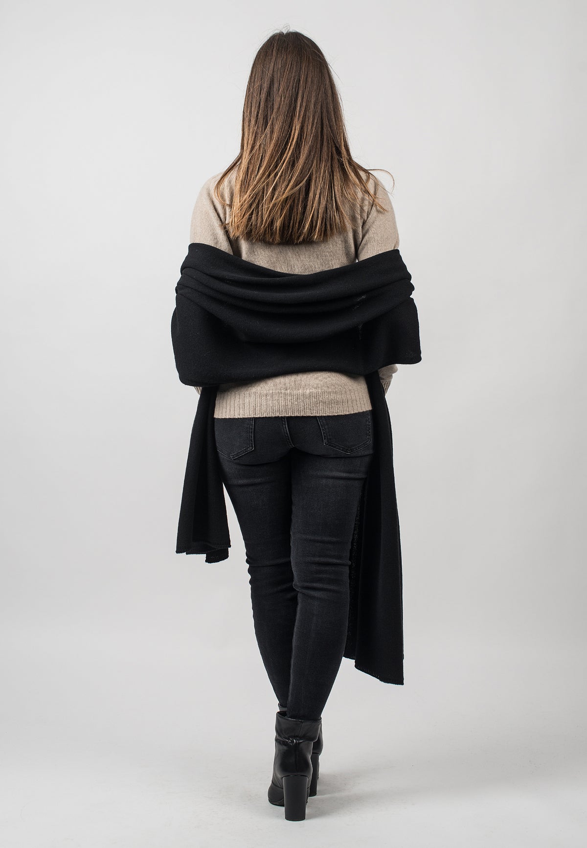 Étole femme en cachemire régénéré, coloris Noir, vue 3 | Dalle Piane Cashmere