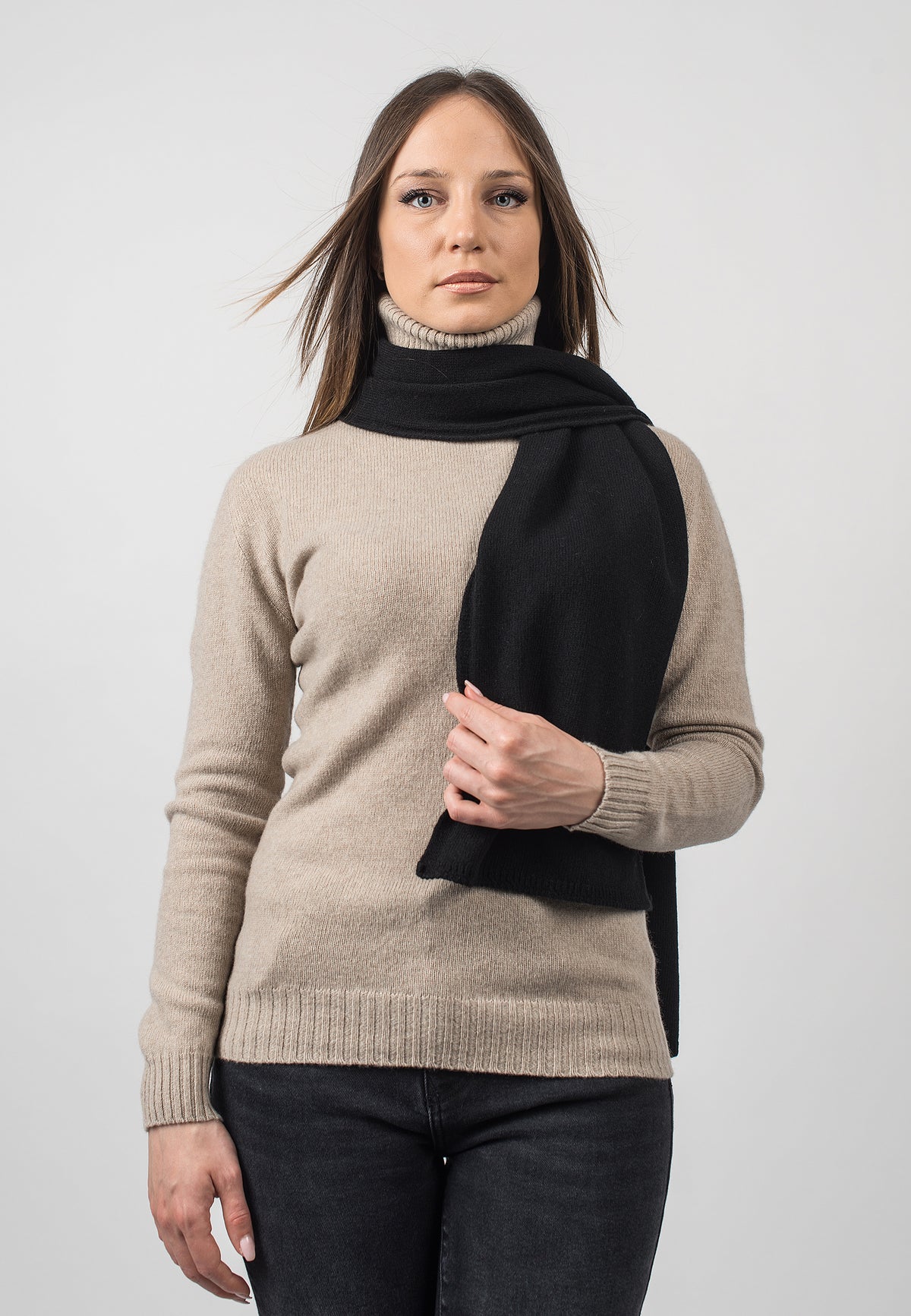 Écharpe femme en cachemire régénéré, coloris Noir, vue 2 | Dalle Piane Cashmere
