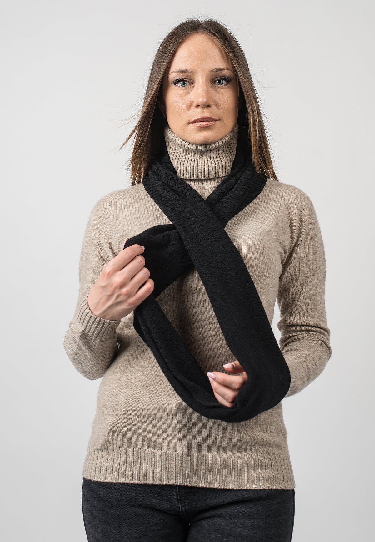 Snood femme en cachemire régénéré, coloris Noir, vue 2 | Dalle Piane Cashmere