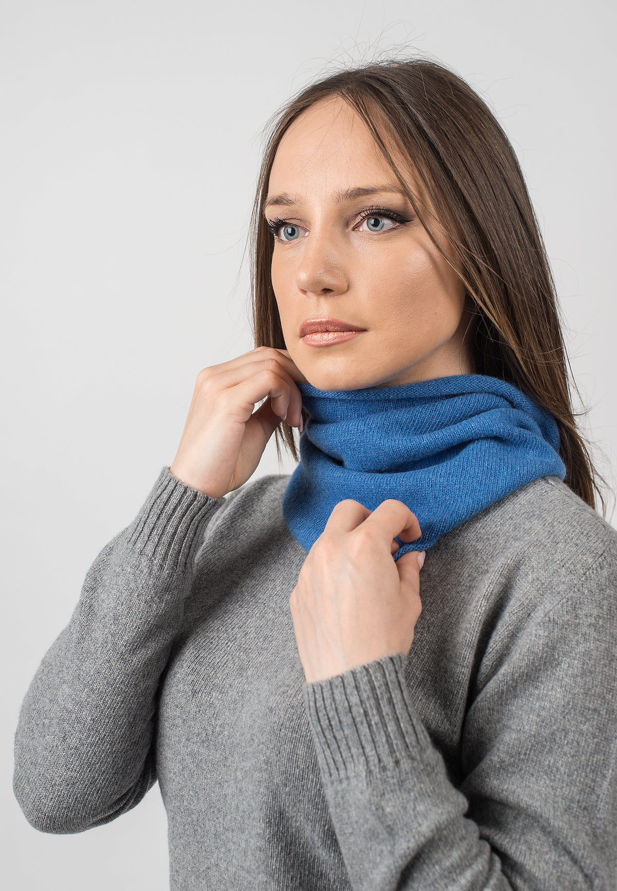 Tour de cou femme en cachemire régénéré, coloris Azur, vue 2 | Dalle Piane Cashmere