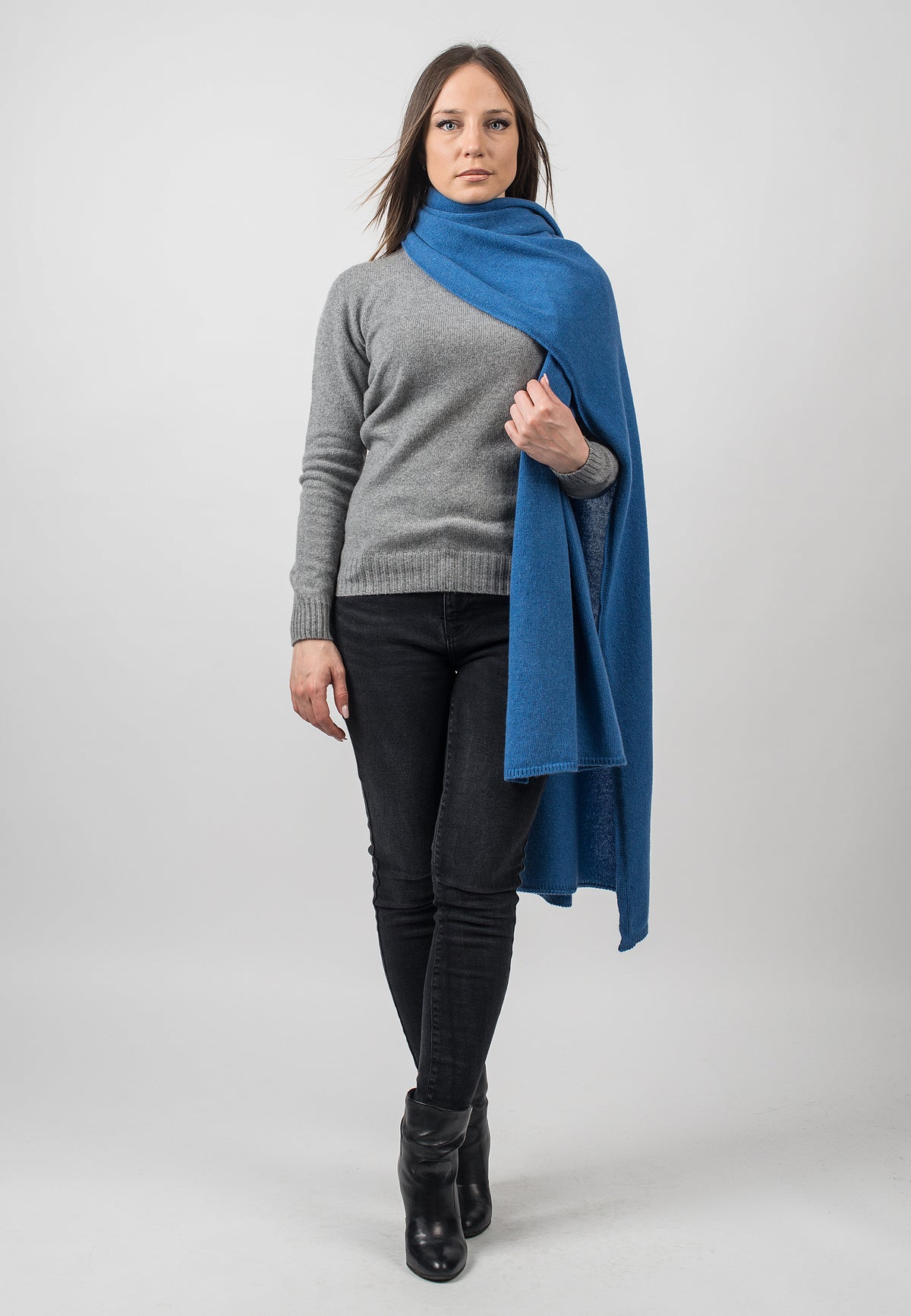 Étole femme en cachemire régénéré, coloris Azur, vue 3 | Dalle Piane Cashmere