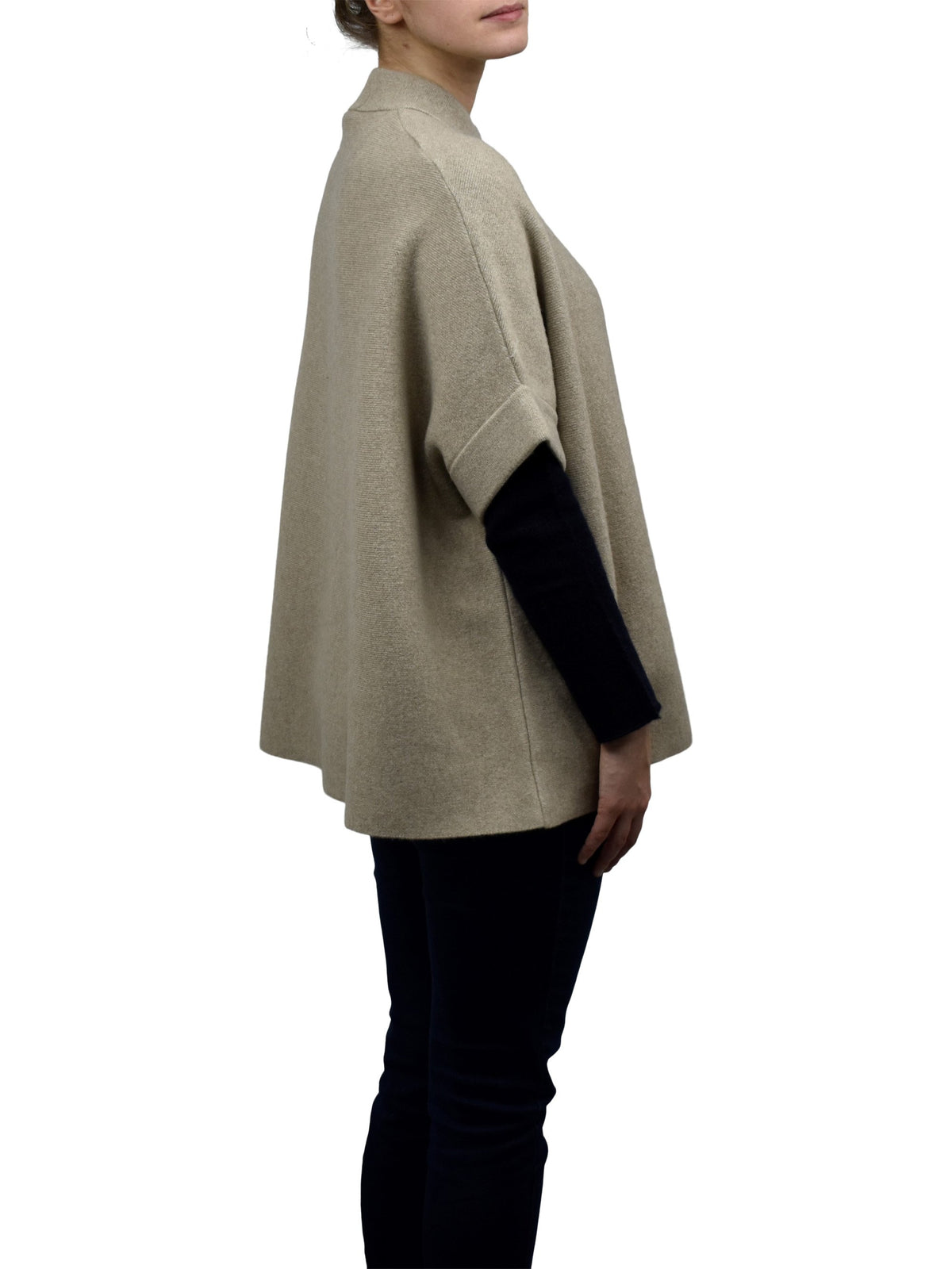 Cape femme à deux boutons mélange cachemire, coloris Beige, vue 3 | Dalle Piane Cashmere