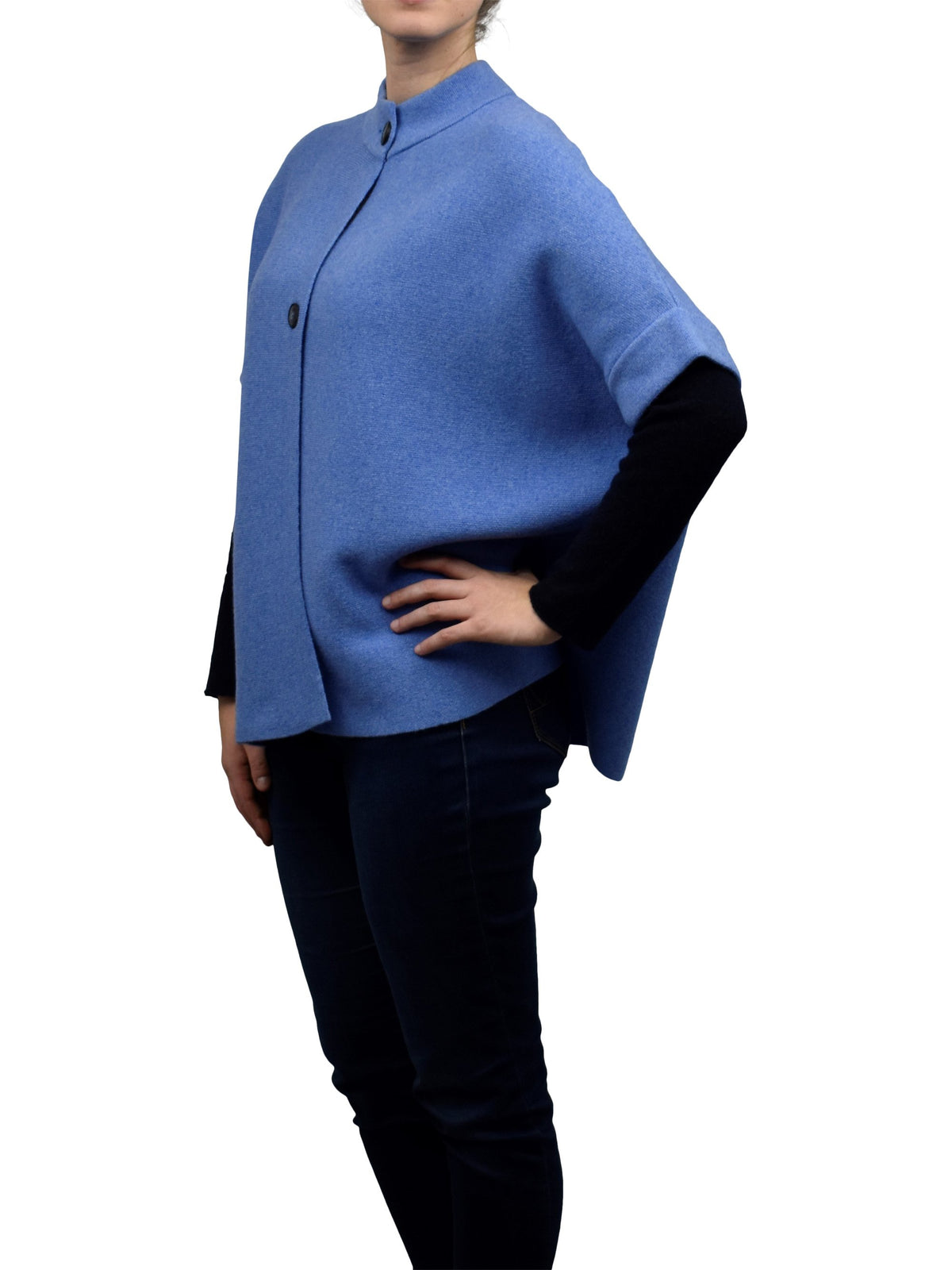 Cape femme à deux boutons mélange cachemire, coloris Azur, vue 2 | Dalle Piane Cashmere