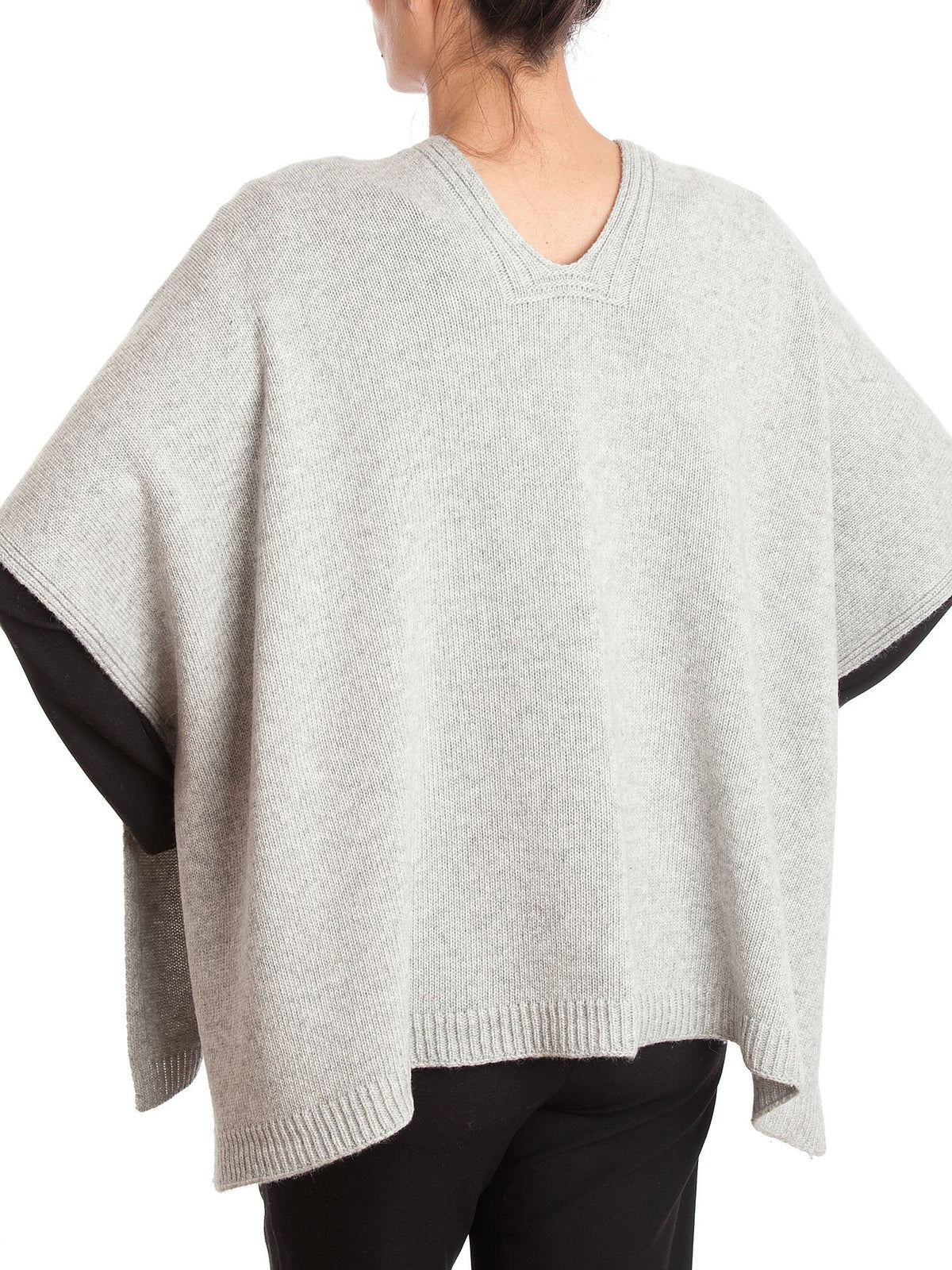Cape femme à boutons latéraux mélange cachemire, coloris Gris, vue 4 | Dalle Piane Cashmere