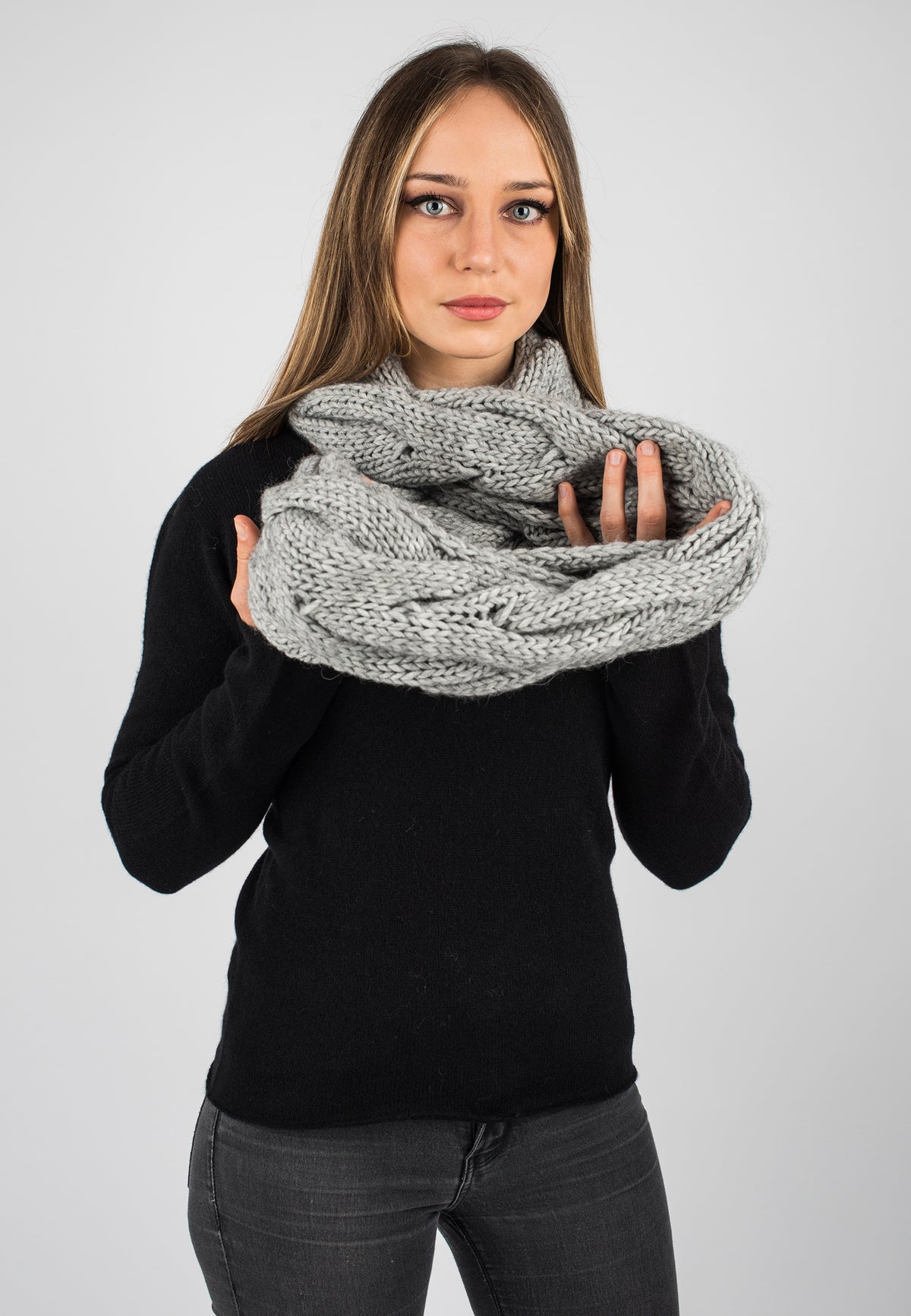 Écharpe à torsades laine et alpaga, coloris Gris, vue 6 | Dalle Piane Cashmere