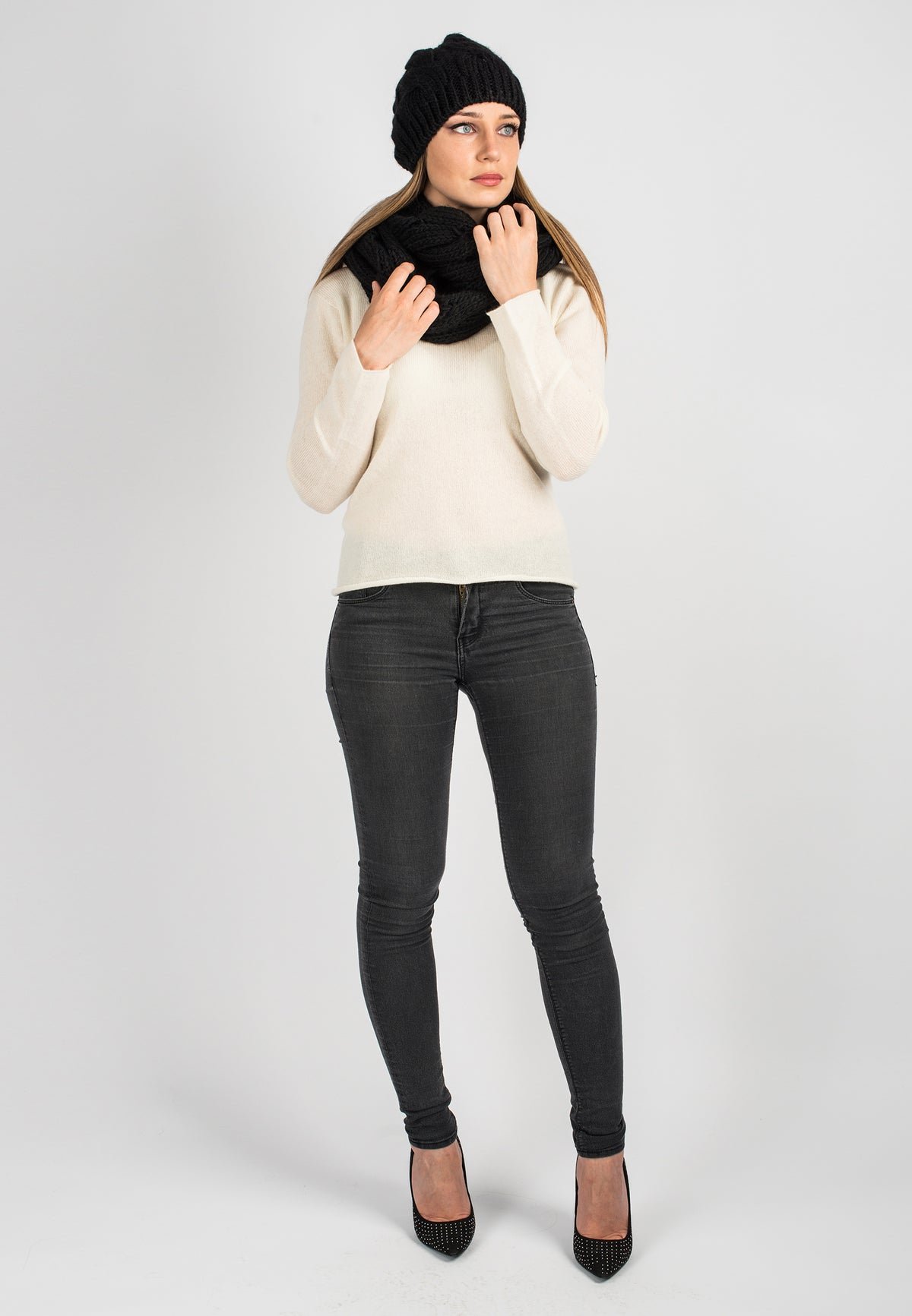Écharpe à torsades laine et alpaga, coloris Noir, vue 5 | Dalle Piane Cashmere