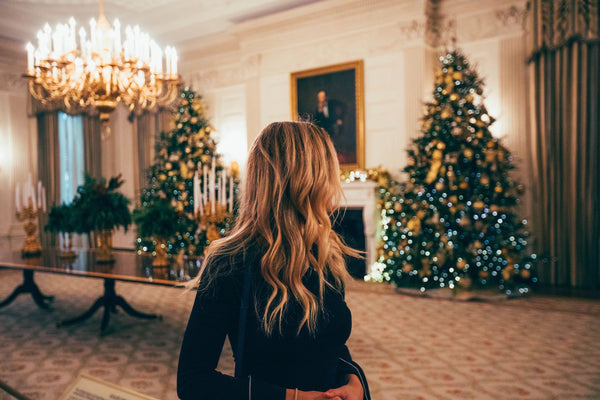 Come vestirsi a Natale: look e outfit per essere impeccabili durante le feste