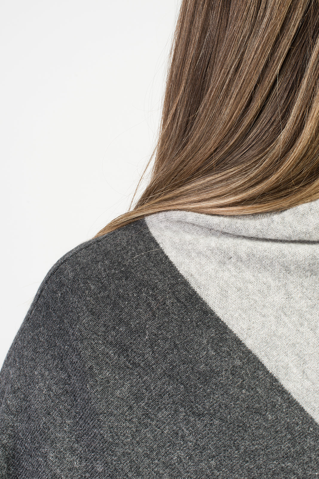 Poncho bicolore femme 100 % cachemire, coloris Anthracite-Gris, vue 4 | Dalle Piane Cashmere