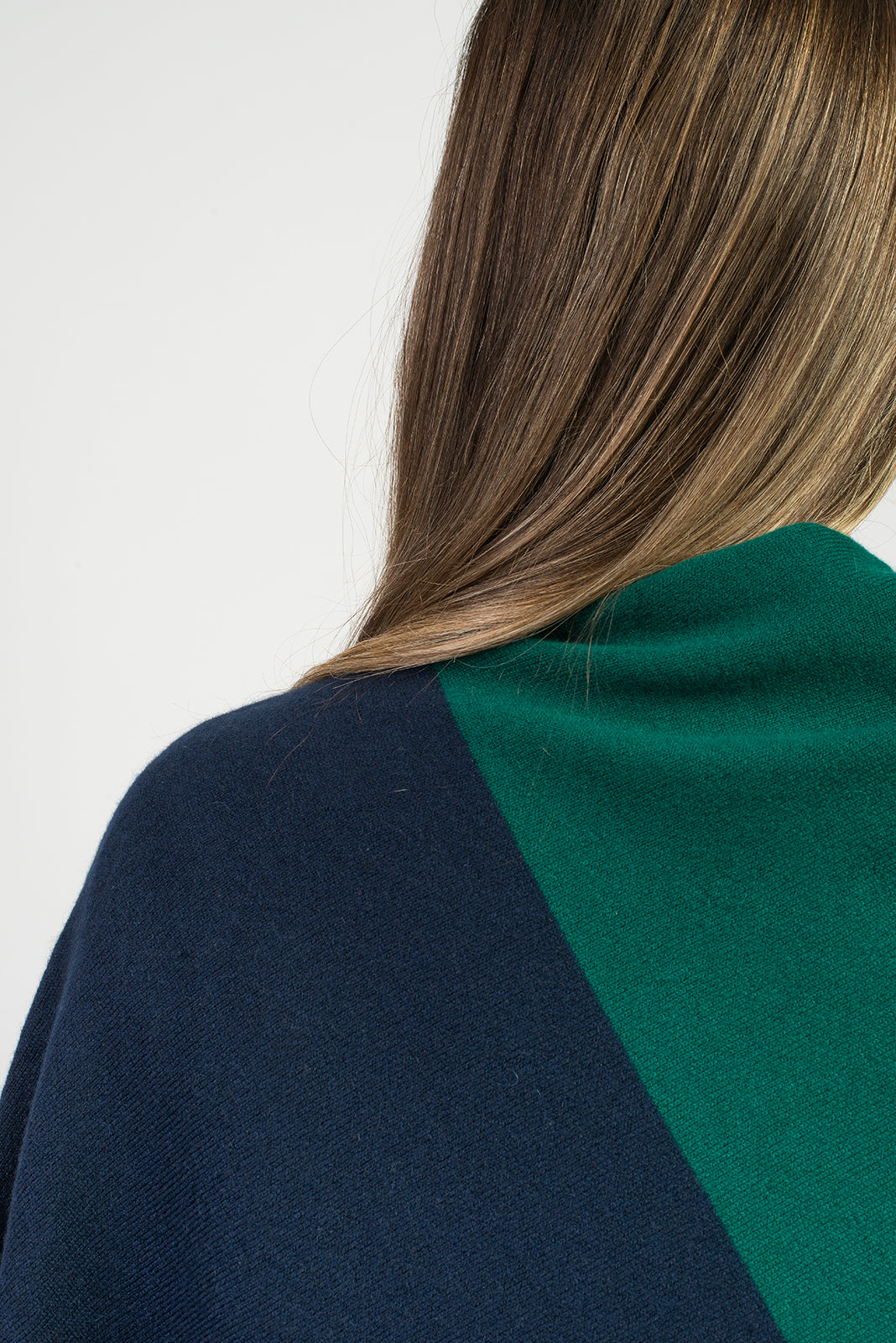 Poncho bicolore femme 100 % cachemire, coloris Bleu-Vert, vue 4 | Dalle Piane Cashmere