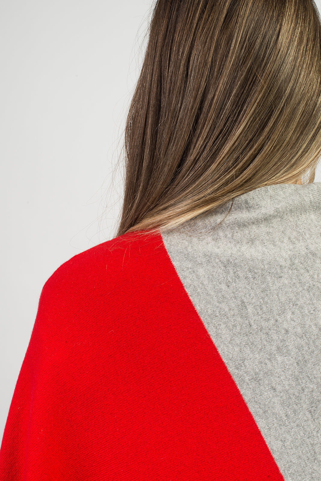 Poncho bicolore femme 100 % cachemire, coloris Rouge-Gris, vue 4 | Dalle Piane Cashmere