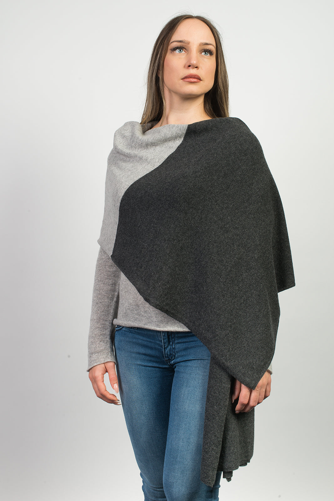 Étole bicolore femme 100 % cachemire, coloris Anthracite-Gris, vue 2 | Dalle Piane Cashmere