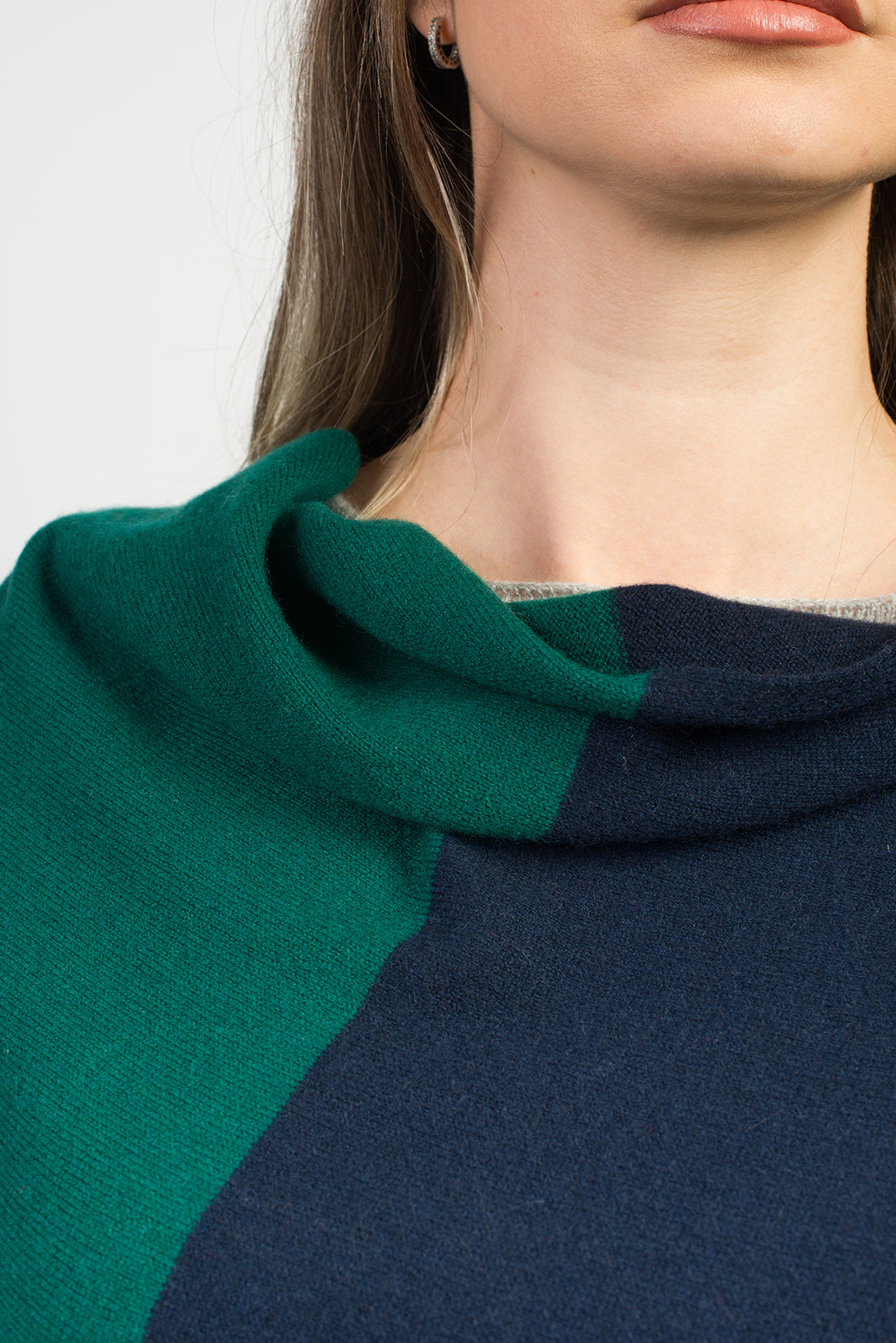 Étole bicolore femme 100 % cachemire, coloris Bleu-Vert, vue 4 | Dalle Piane Cashmere