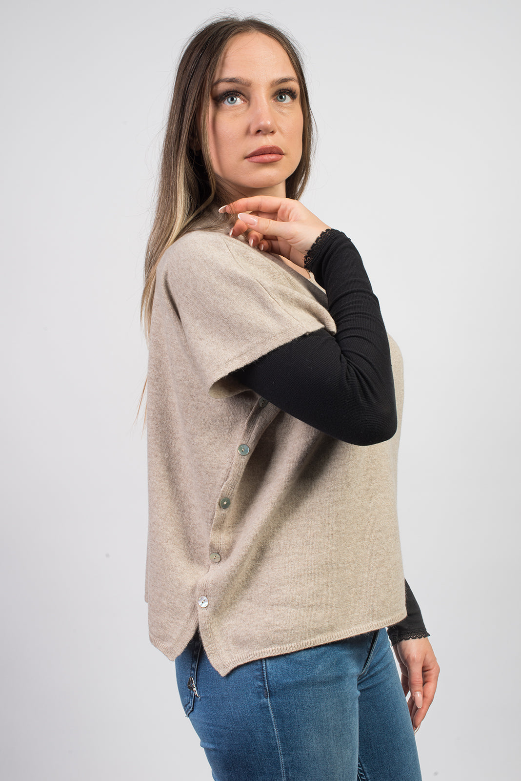 Pull col rond à boutons femme mélange cachemire, coloris Beige, vue 3 | Dalle Piane Cashmere