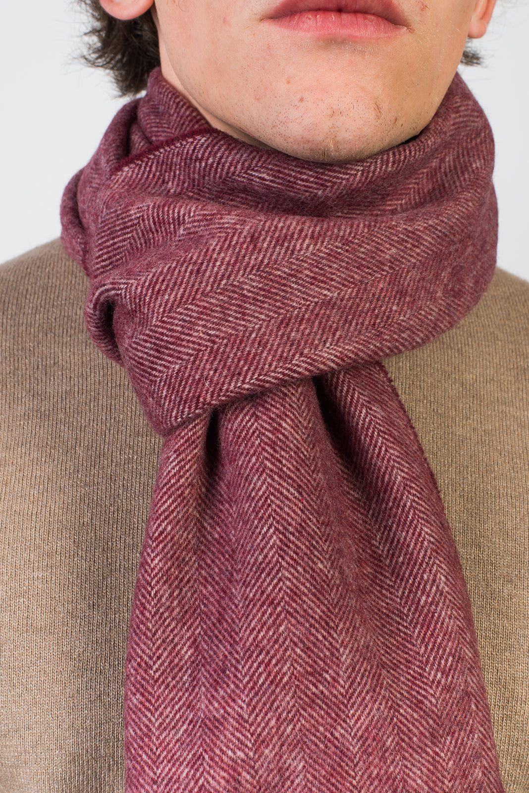Écharpe à chevrons laine et cachemire, coloris Bordeaux, vue 4 | Dalle Piane Cashmere