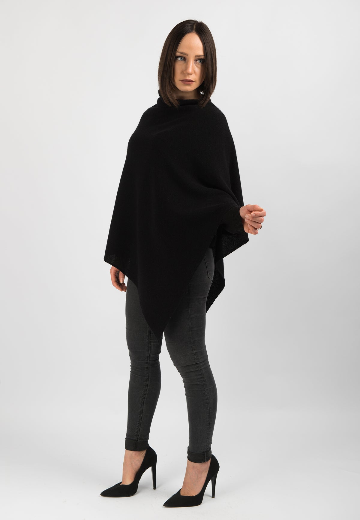 Poncho 100% Cashmere, colore Nero, vista 2 | Dalle Piane Cashmere