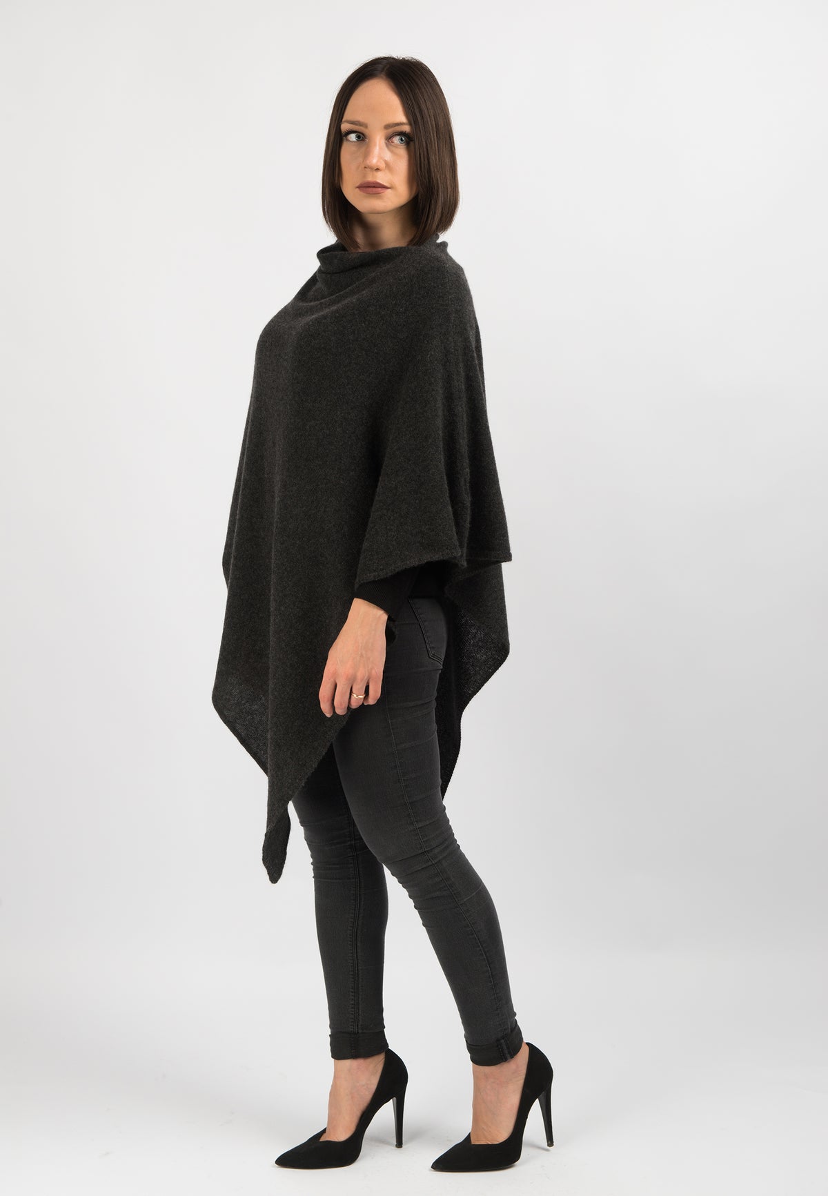 Poncho 100% Cashmere, colore Antracite, vista 2 | Dalle Piane Cashmere