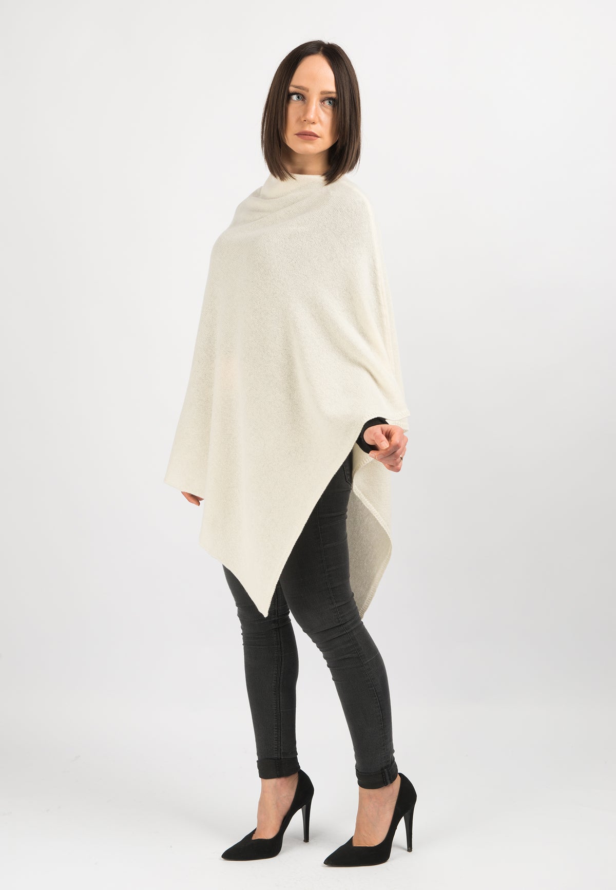 Poncho 100% Cashmere, colore Crema, vista 2 | Dalle Piane Cashmere