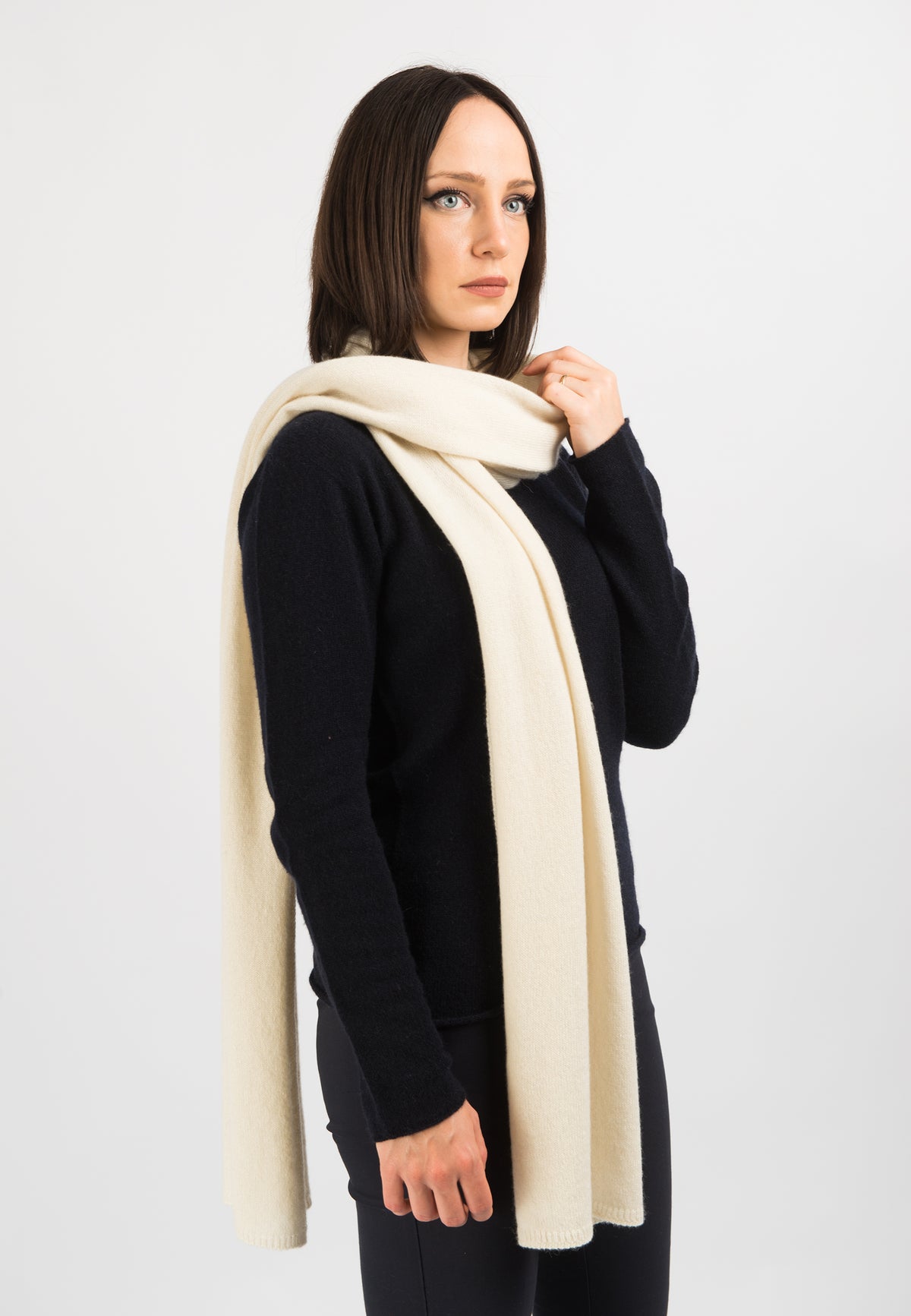 Écharpe large femme 100 % cachemire, coloris Crème, vue 3 | Dalle Piane Cashmere