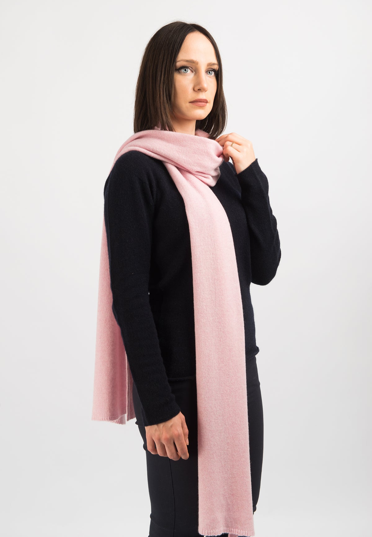 Écharpe large femme 100 % cachemire, coloris Rose, vue 2 | Dalle Piane Cashmere