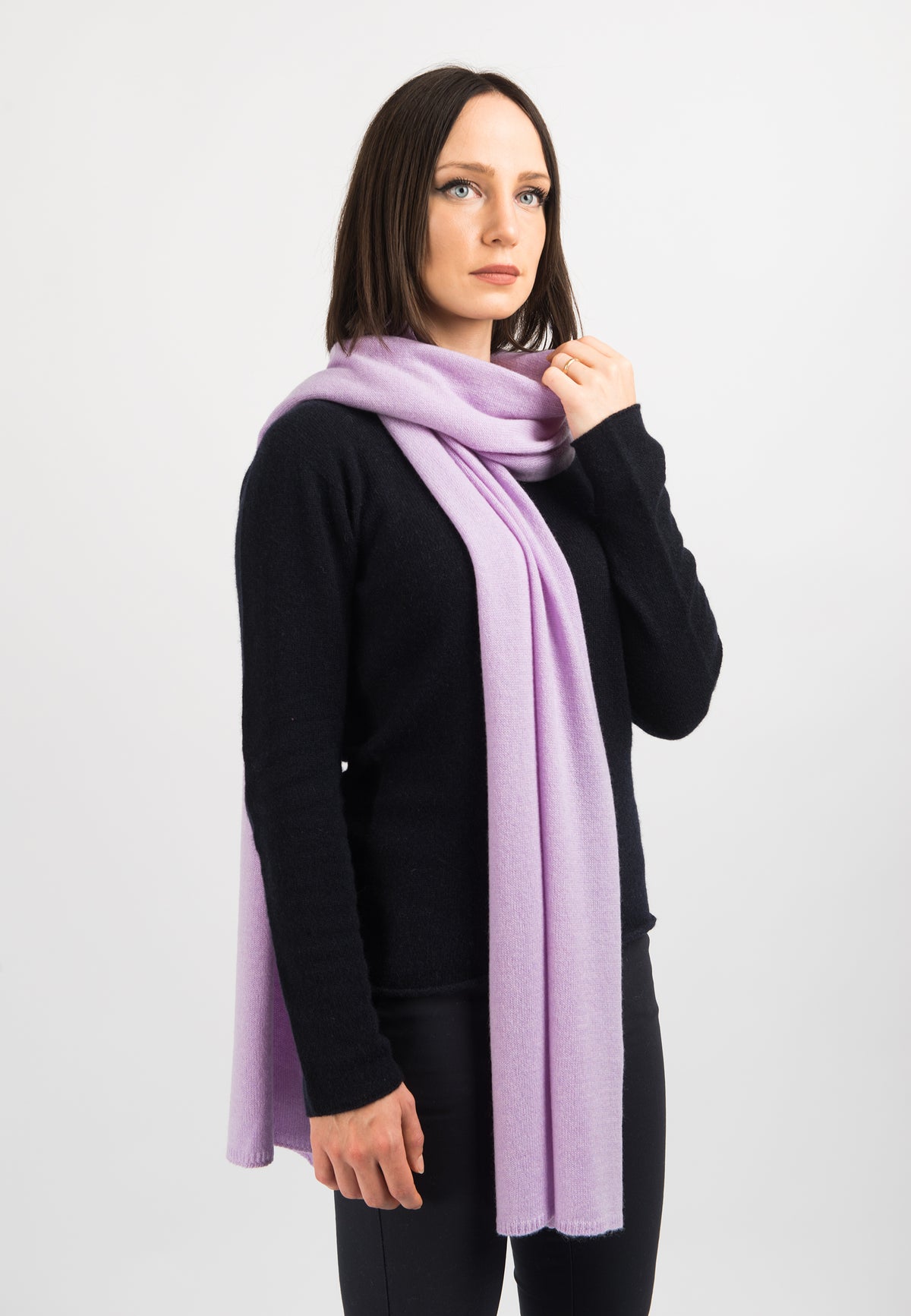 Écharpe large femme 100 % cachemire, coloris Lilas, vue 2 | Dalle Piane Cashmere