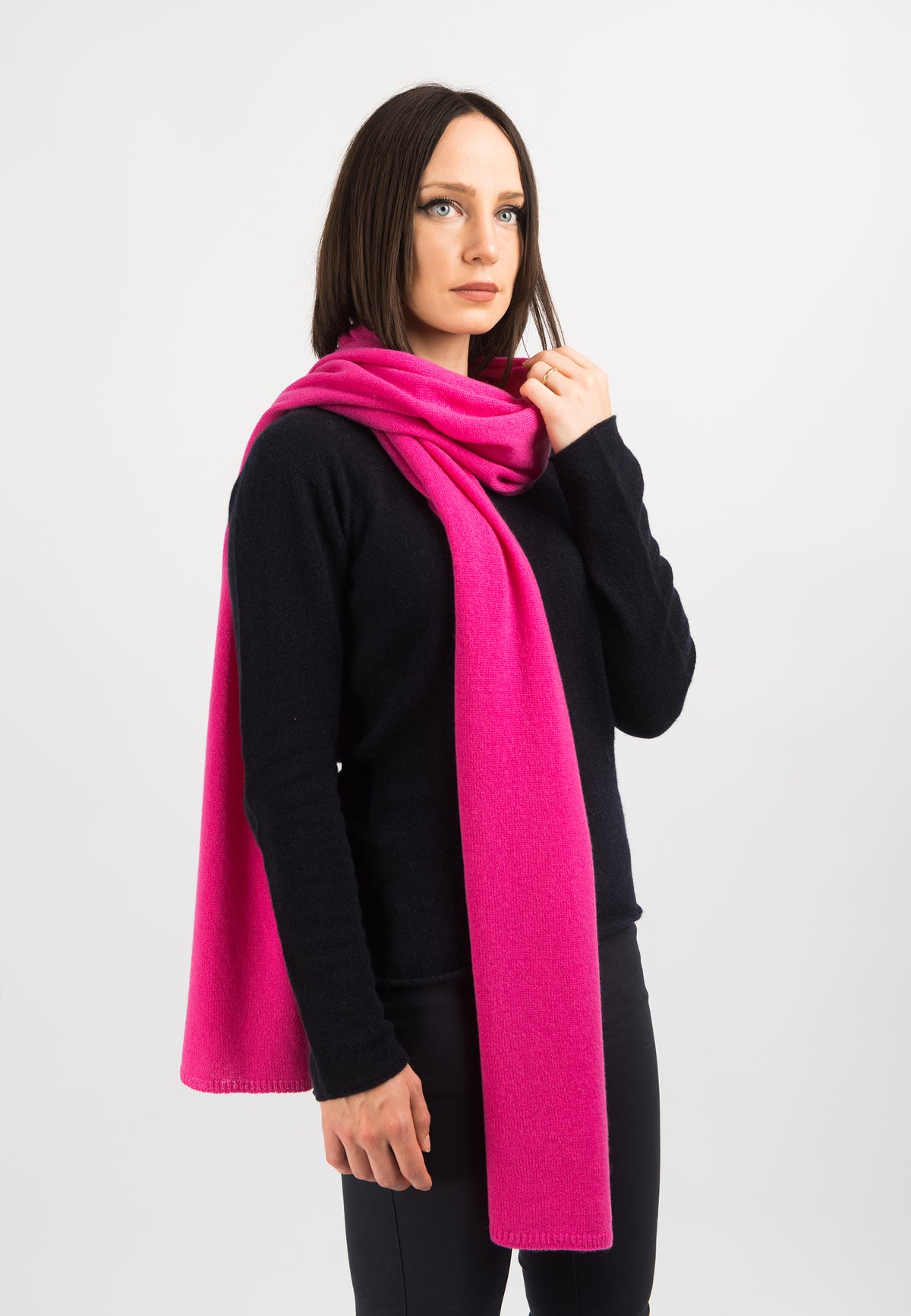 Écharpe large femme 100 % cachemire, coloris Fuchsia, vue 2 | Dalle Piane Cashmere