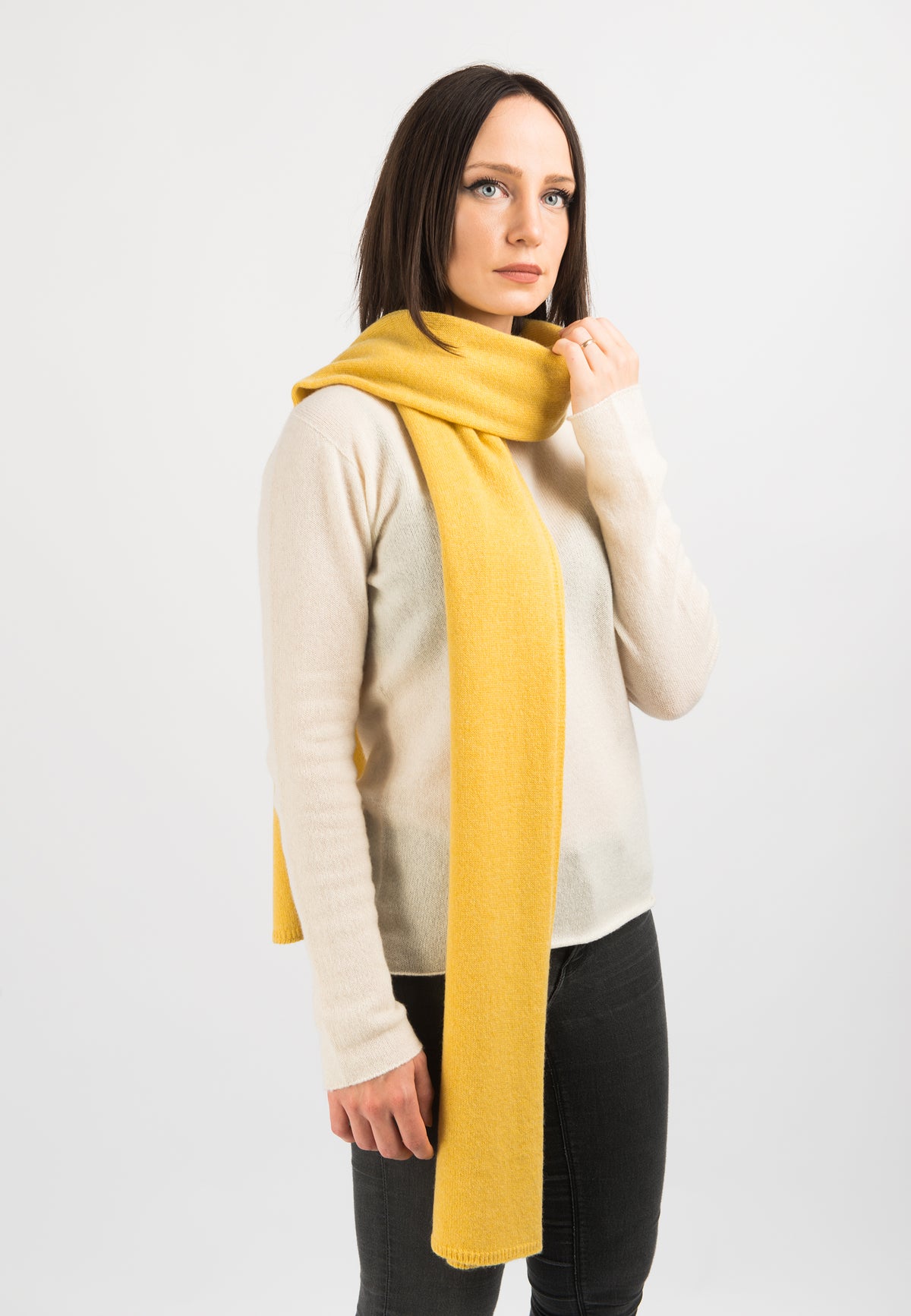 Écharpe large femme 100 % cachemire, coloris Jaune, vue 2 | Dalle Piane Cashmere