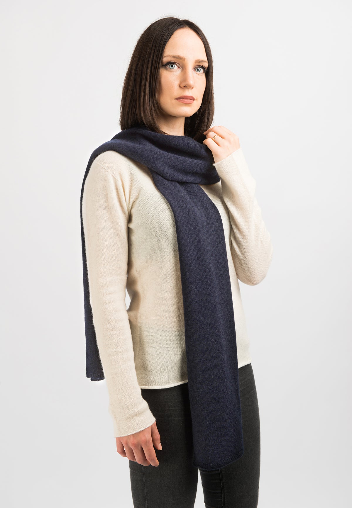 Écharpe large femme 100 % cachemire, coloris Bleu, vue 3 | Dalle Piane Cashmere