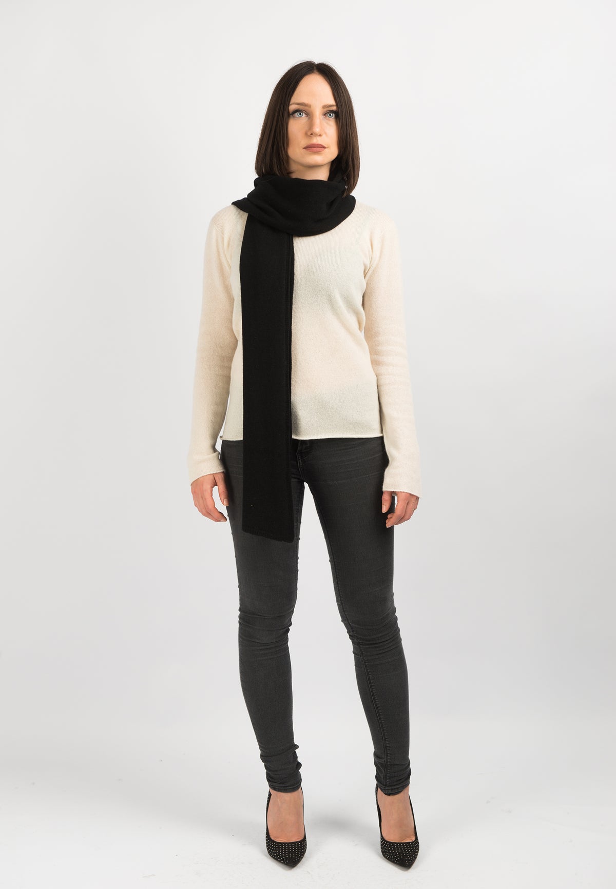 Écharpe large femme 100 % cachemire, coloris Noir, vue 2 | Dalle Piane Cashmere
