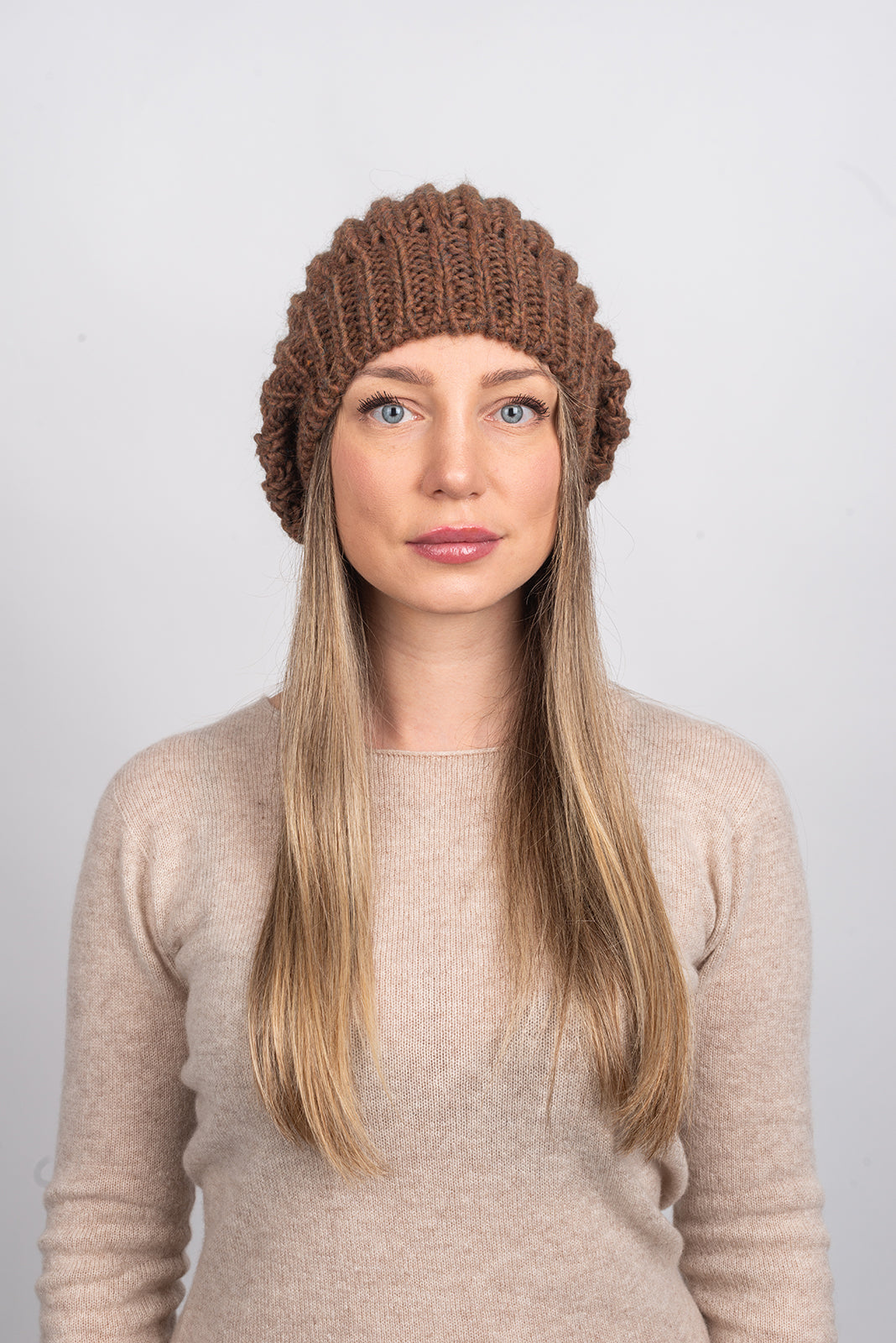 Bonnet côtes anglaises laine et alpaga, coloris Moka, vue 3 | Dalle Piane Cashmere