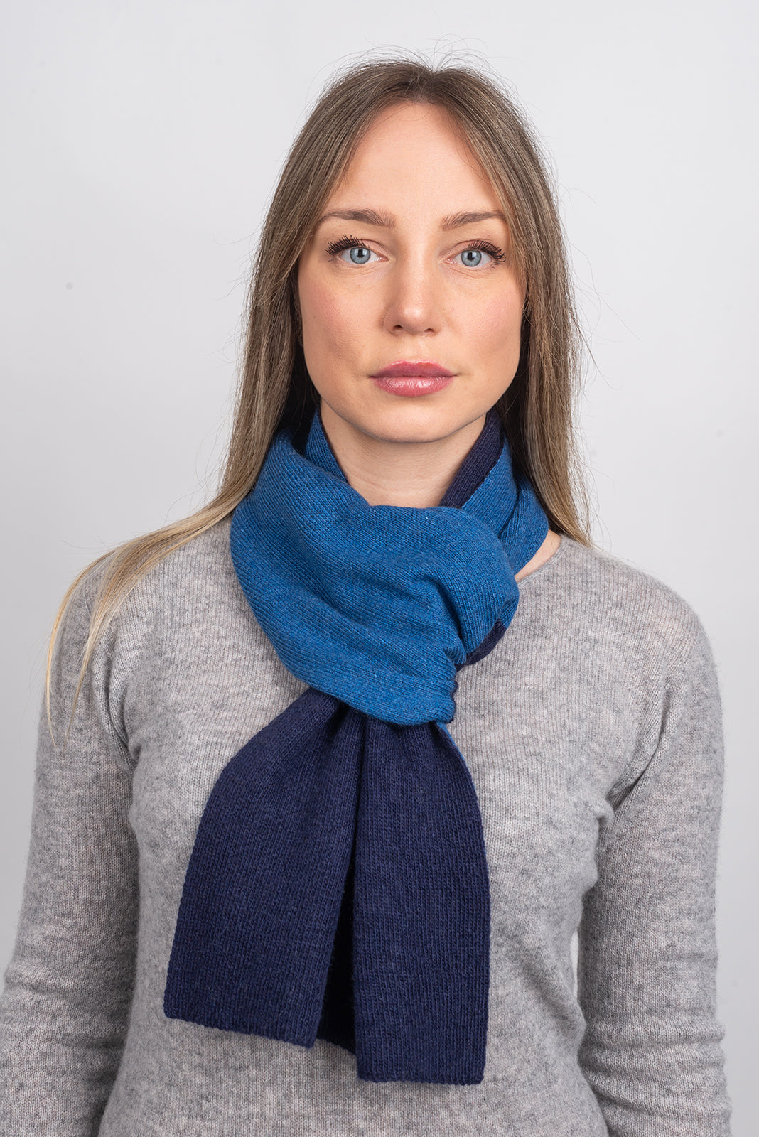 Tour de cou mixte mélange cachemire, coloris Bleu roi, vue 3 | Dalle Piane Cashmere