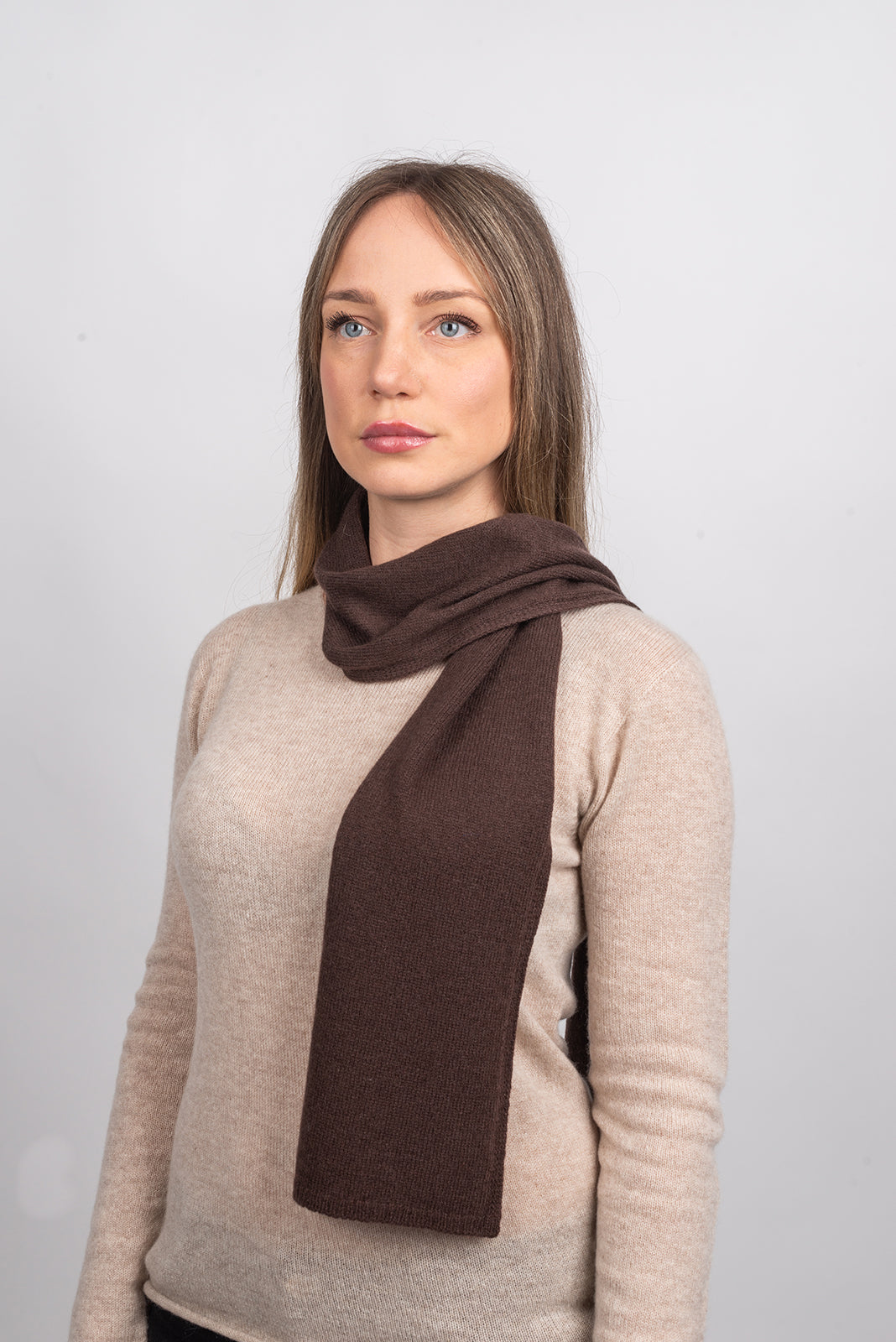 Petite écharpe femme 100 % cachemire, coloris Marron, vue 2 | Dalle Piane Cashmere