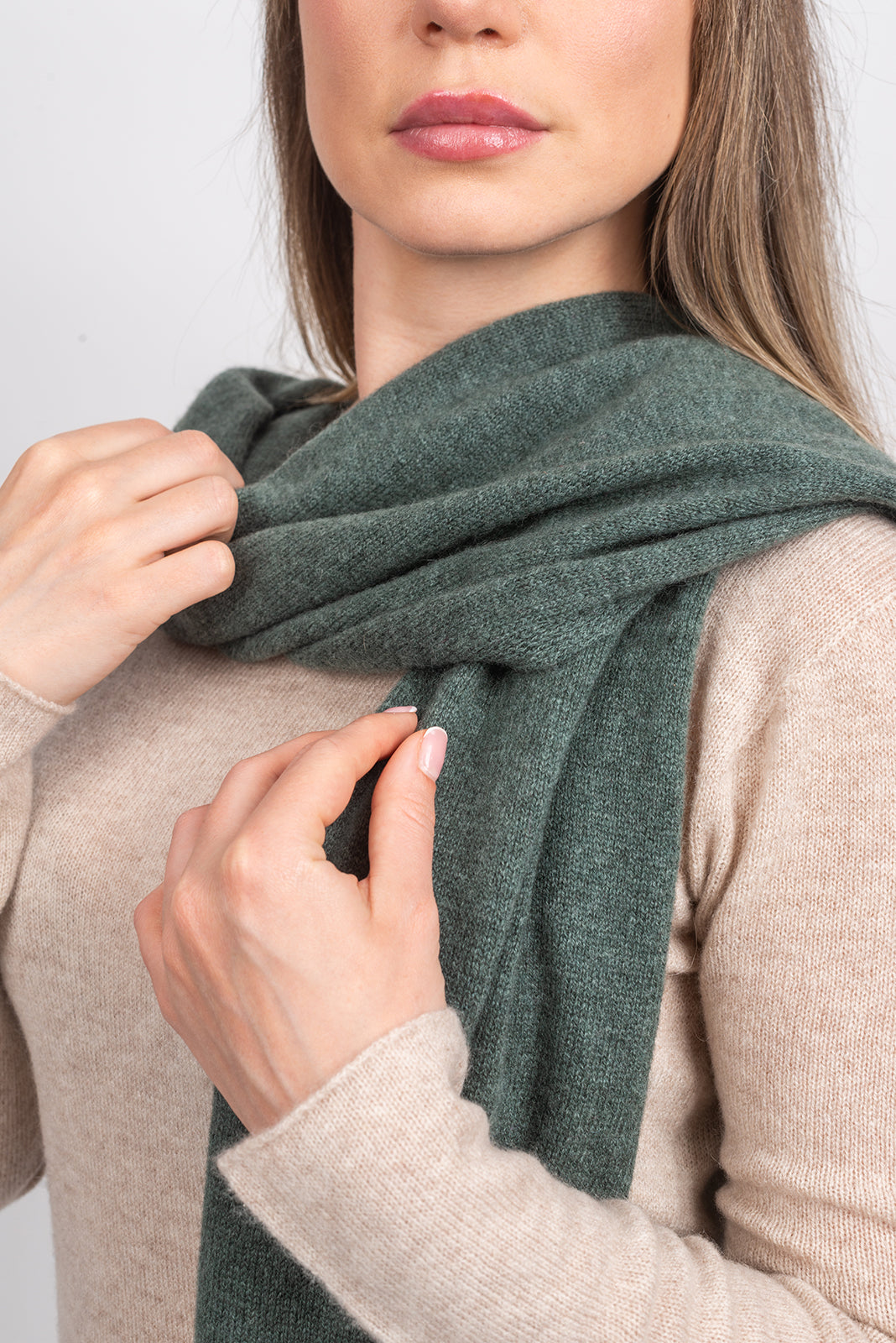 Écharpe large femme 100 % cachemire, coloris Vert sauge, vue 4 | Dalle Piane Cashmere