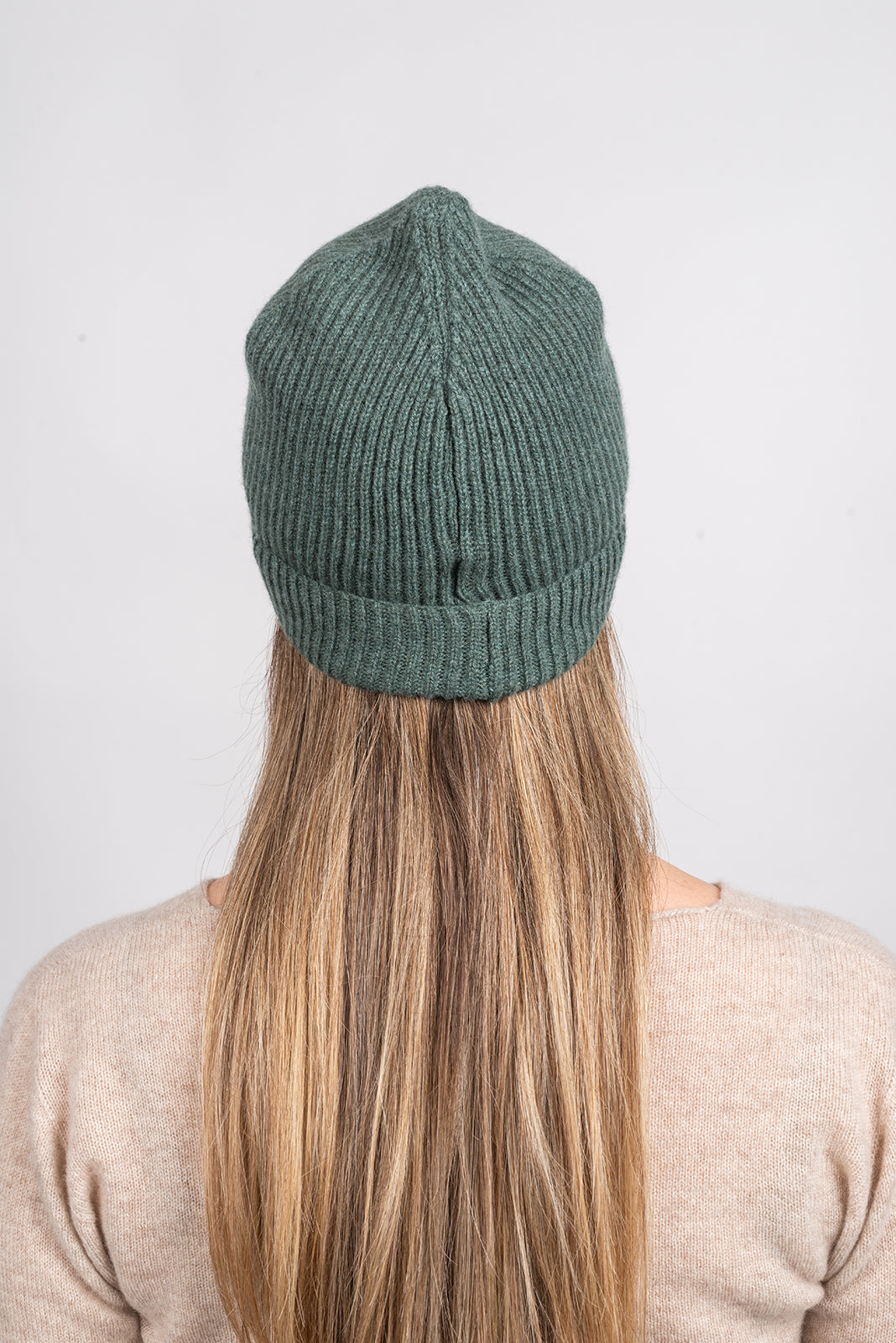 Bonnet femme 100 % cachemire, coloris Vert sauge, vue 4 | Dalle Piane Cashmere