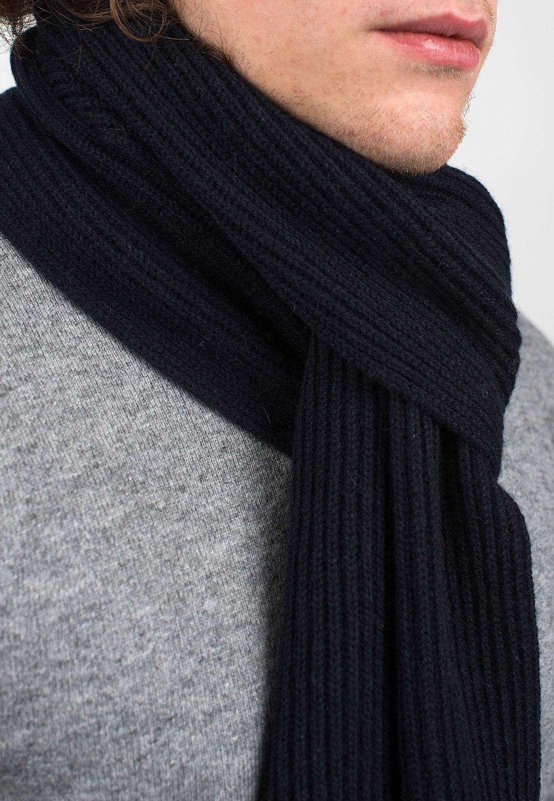 Écharpe homme côtes anglaises 100 % cachemire, coloris Bleu, vue 3 | Dalle Piane Cashmere