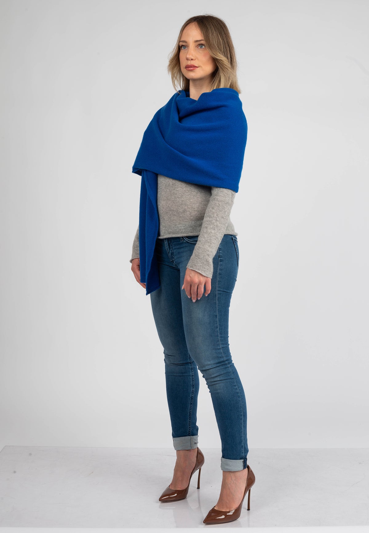 Étole femme 100 % cachemire, coloris Bleuet, vue 2 | Dalle Piane Cashmere