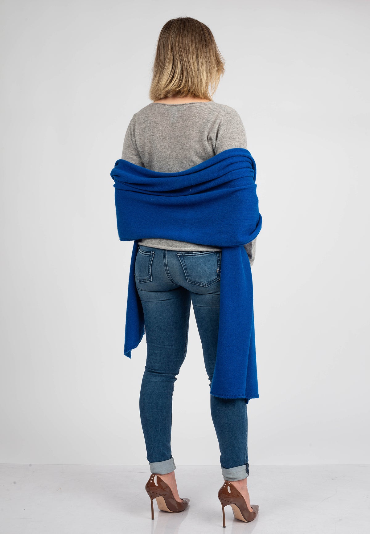 Étole femme 100 % cachemire, coloris Bleuet, vue 4 | Dalle Piane Cashmere
