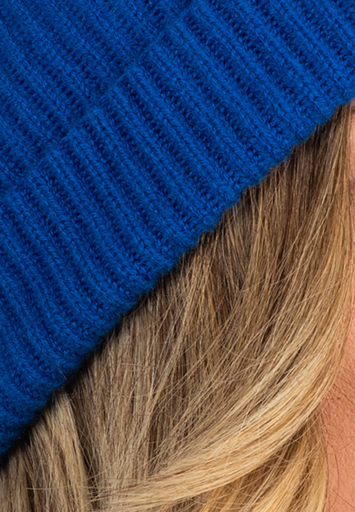Bonnet femme 100 % cachemire, coloris Bleuet, vue 3 | Dalle Piane Cashmere