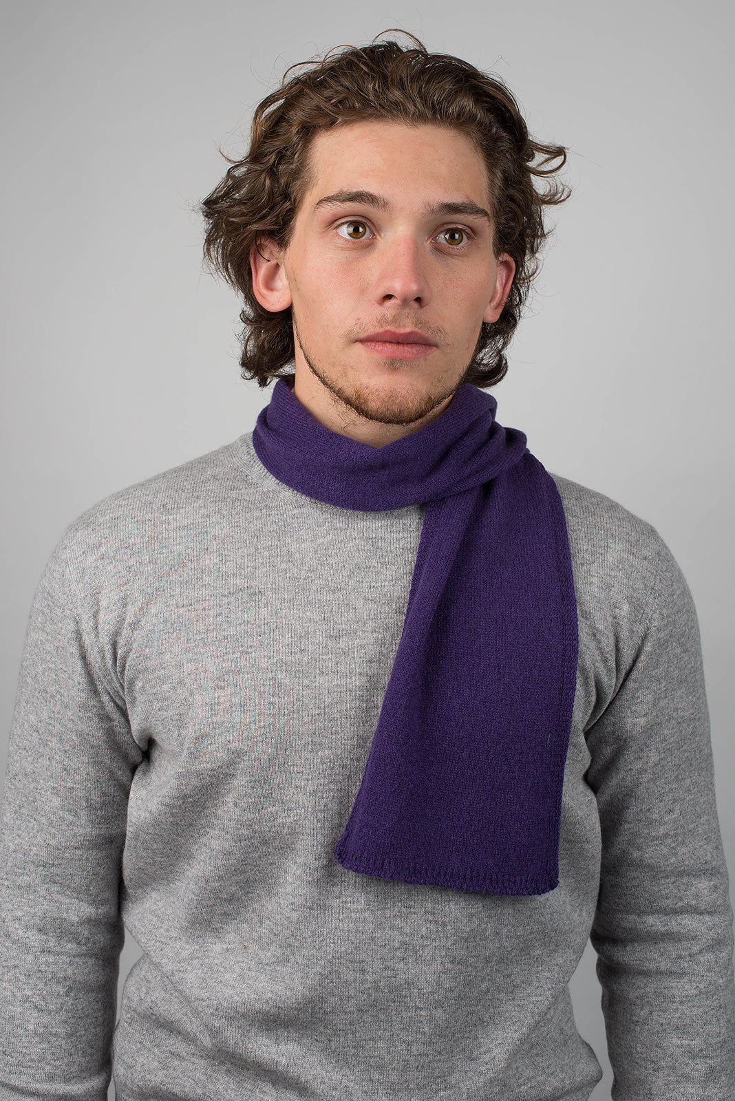 Petite écharpe homme 100 % cachemire, coloris Violet, vue 2 | Dalle Piane Cashmere
