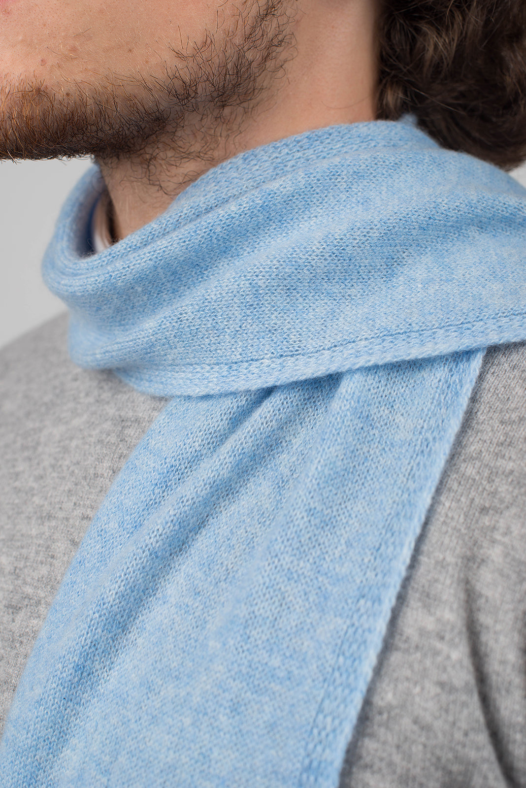 Petite écharpe homme 100 % cachemire, coloris Ciel, vue 3 | Dalle Piane Cashmere
