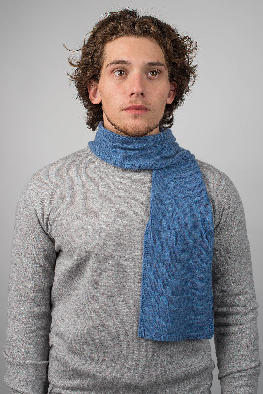 Petite écharpe homme 100 % cachemire, coloris Azur, vue 2 | Dalle Piane Cashmere