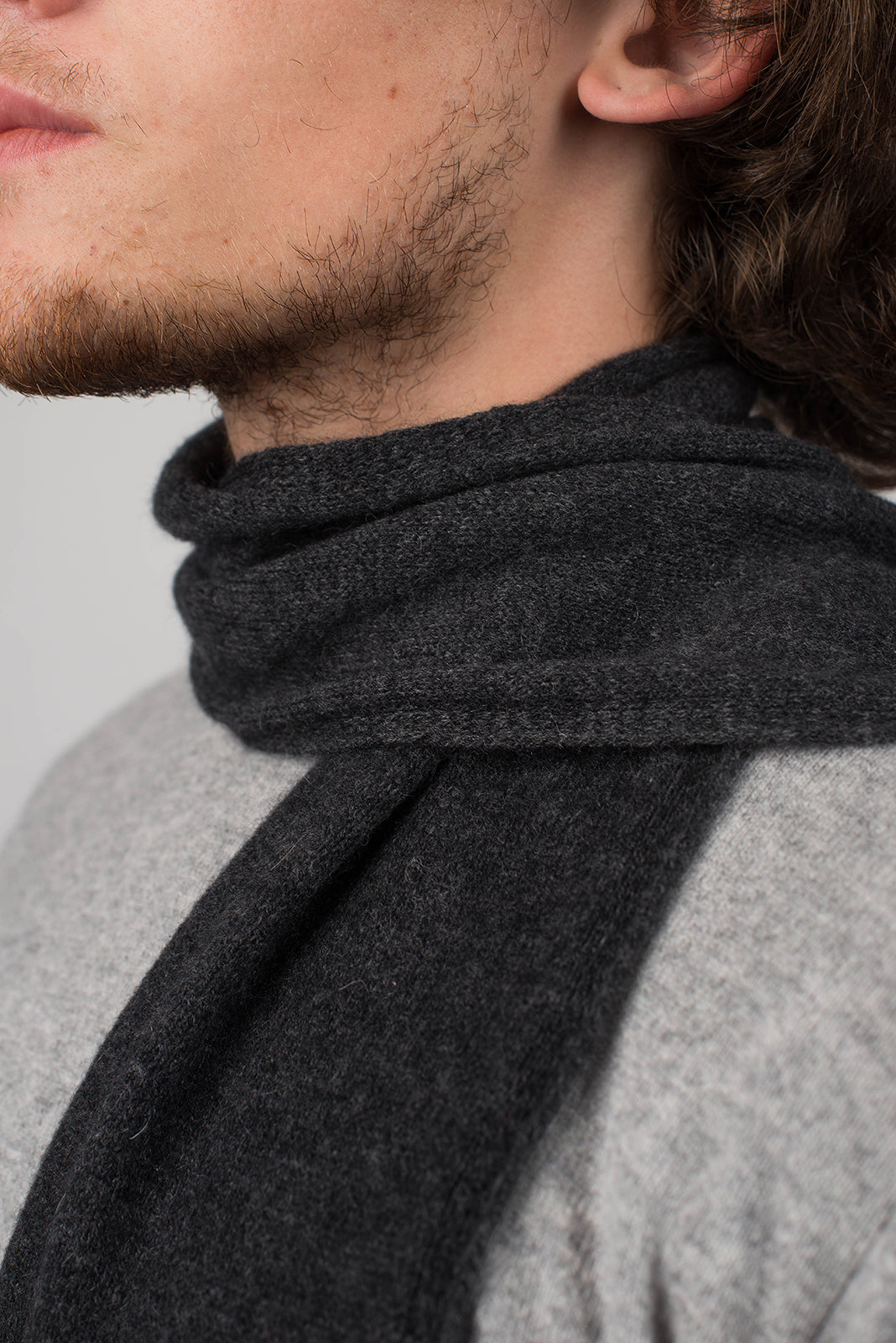 Petite écharpe homme 100 % cachemire, coloris Anthracite, vue 3 | Dalle Piane Cashmere