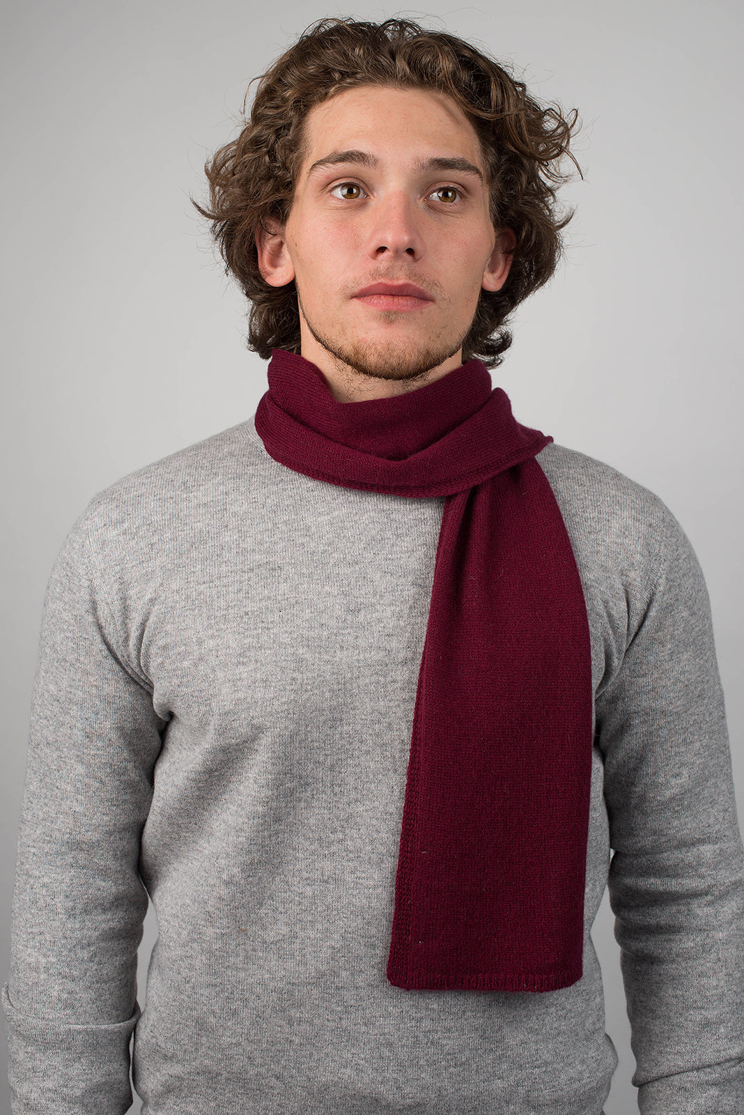 Petite écharpe homme 100 % cachemire, coloris Bordeaux, vue 2 | Dalle Piane Cashmere