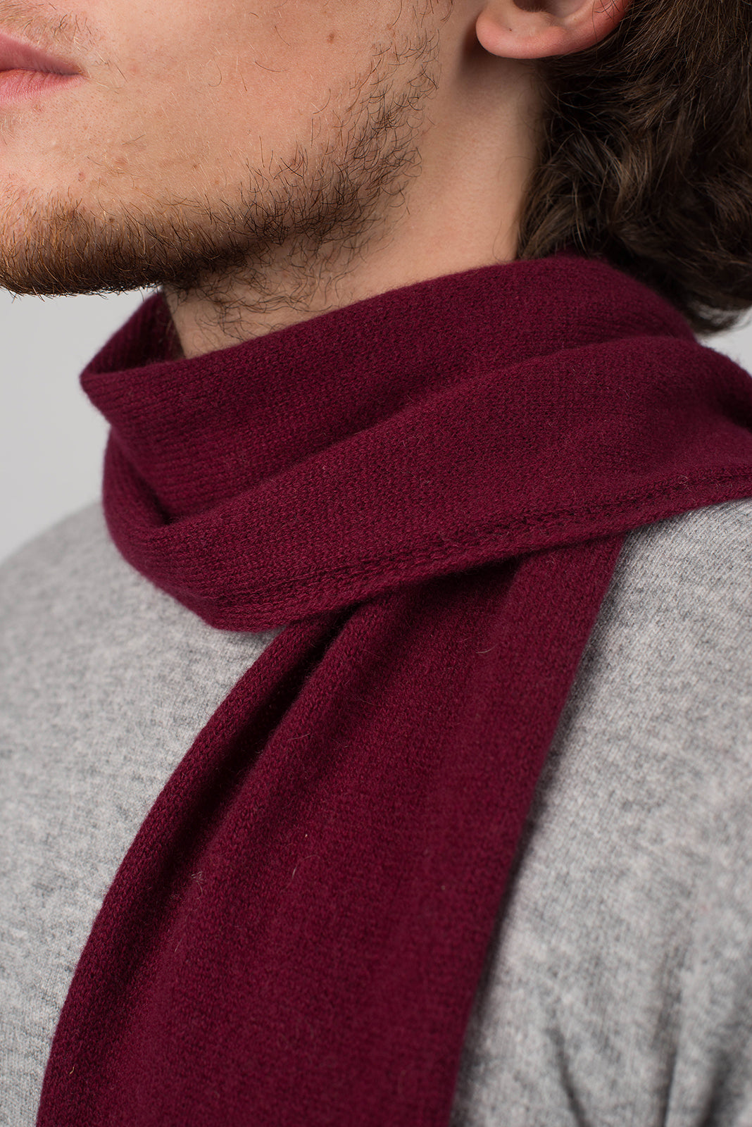 Petite écharpe homme 100 % cachemire, coloris Bordeaux, vue 3 | Dalle Piane Cashmere
