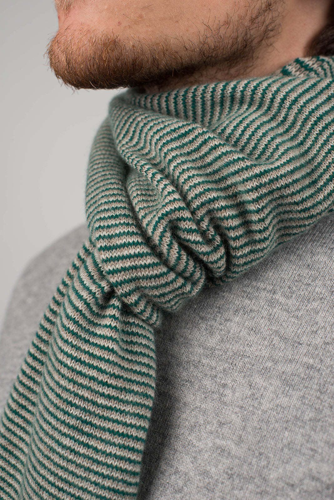Écharpe homme à rayures 100 % cachemire, coloris Vert-Beige-Crème, vue 4 | Dalle Piane Cashmere