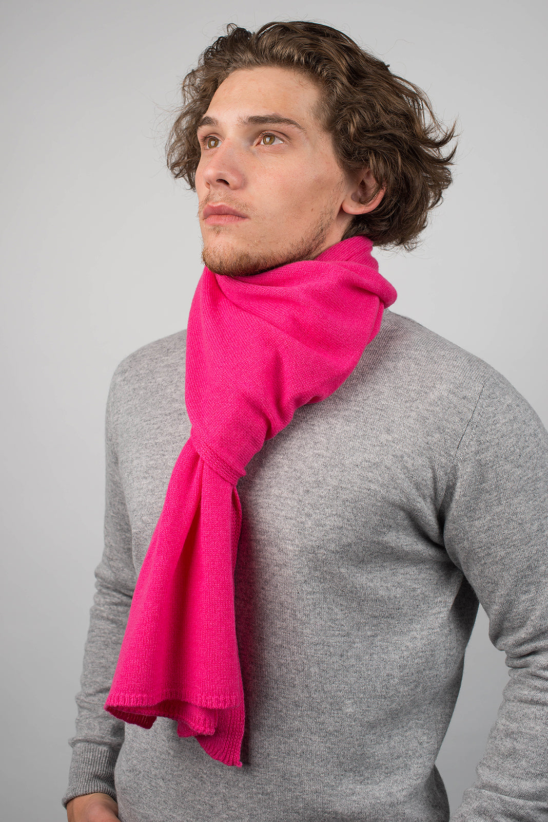 Écharpe large homme 100 % cachemire, coloris Fuchsia, vue 3 | Dalle Piane Cashmere