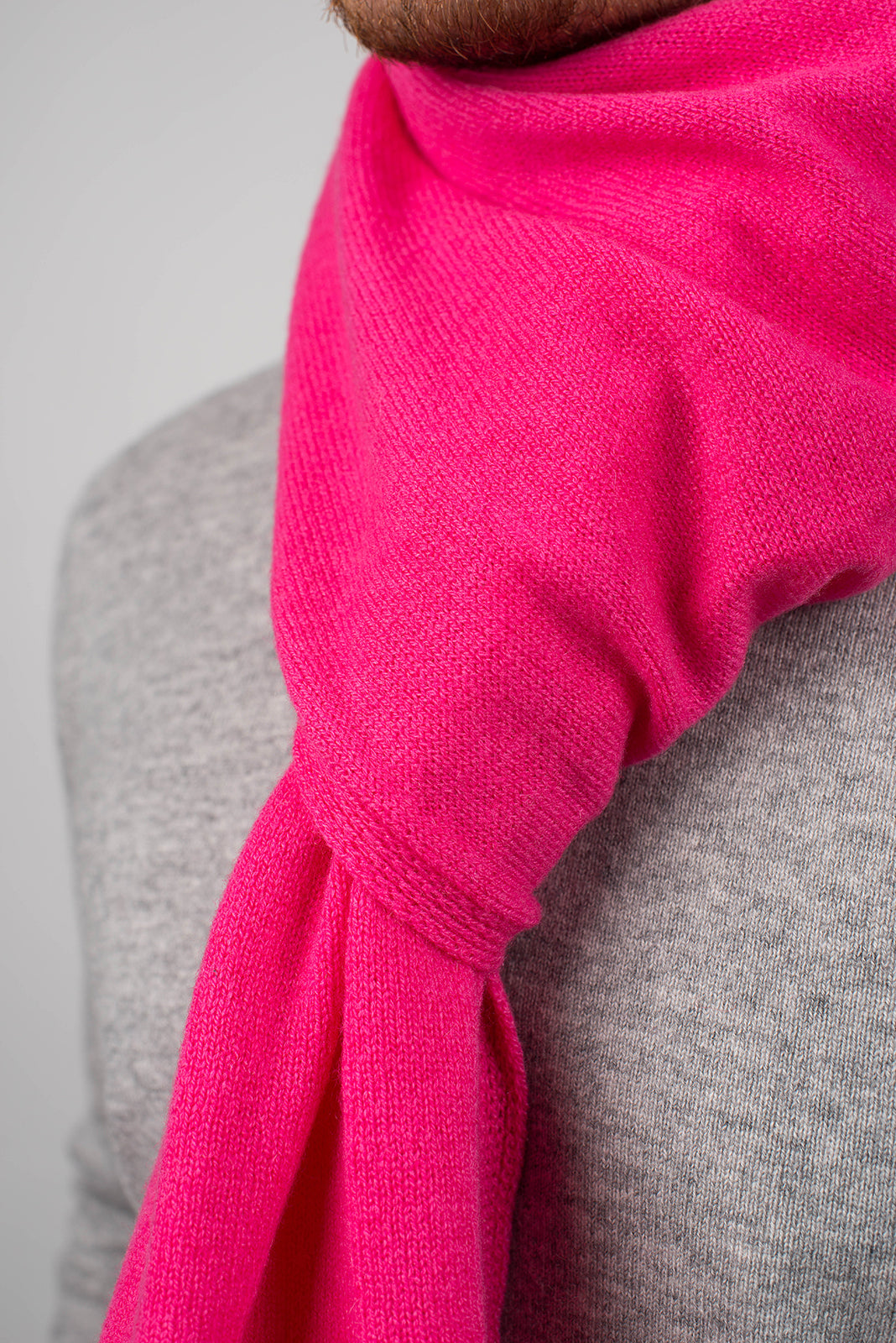 Écharpe large homme 100 % cachemire, coloris Fuchsia, vue 4 | Dalle Piane Cashmere